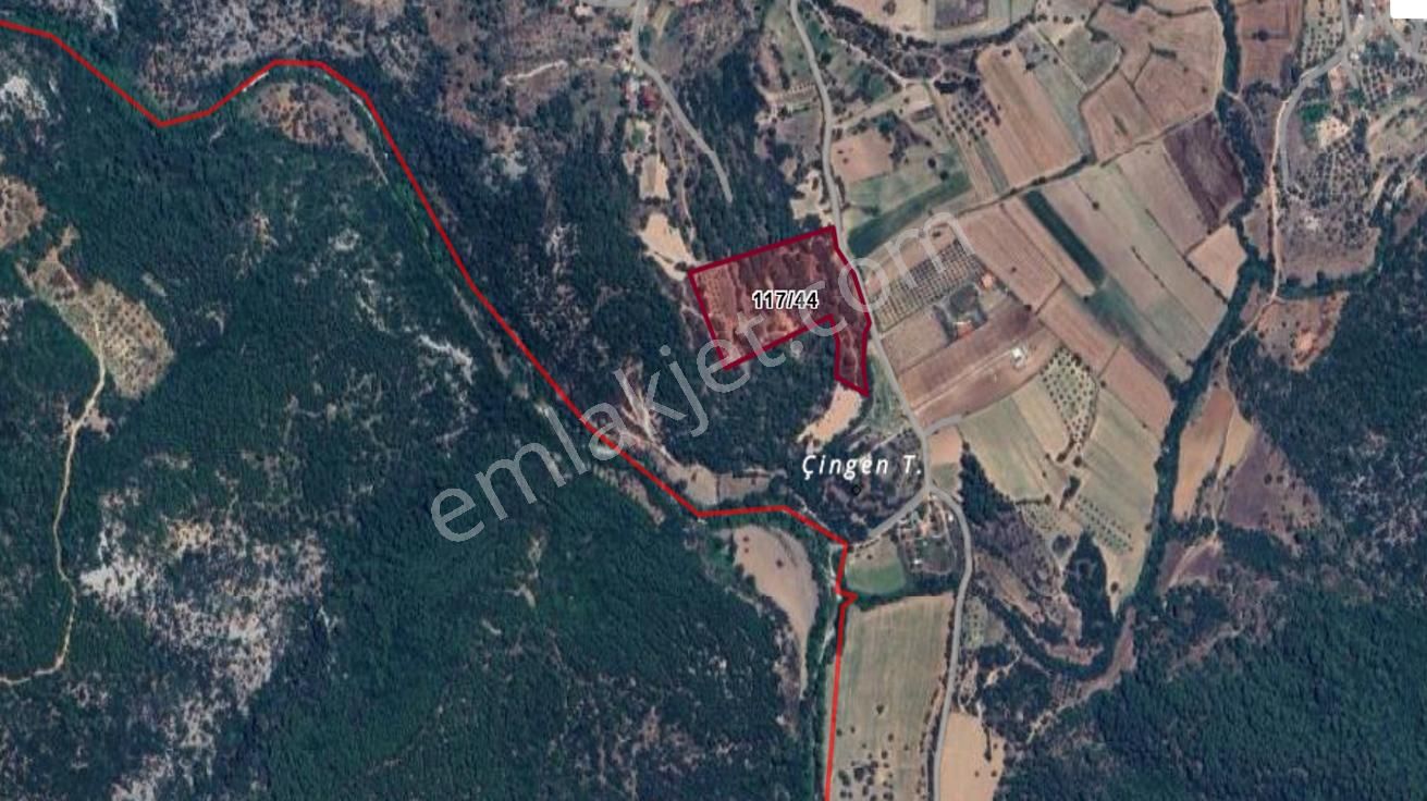 Elvan Özçelik'den Çamovalı Köyünde Satılık Arsa