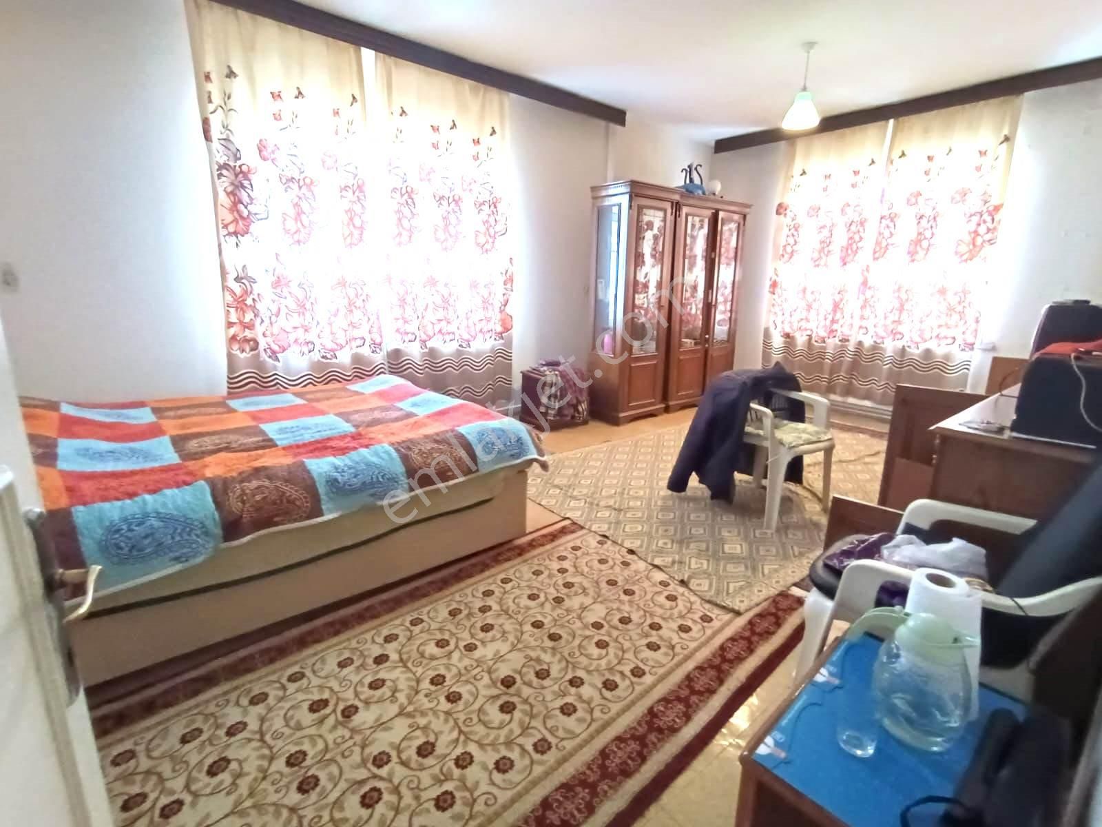 Satılık Bina Pendik Esenyalı Mahallesi Üç Katlı
