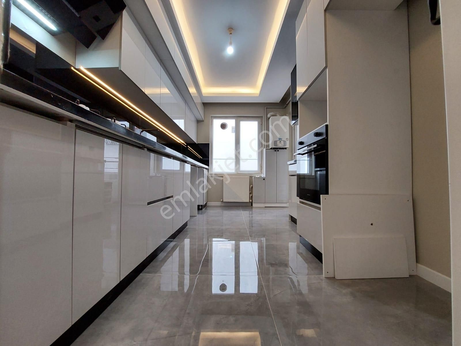 Alsancak Mah Satılık 3+1 Full Yapılı Arakat Ön Cephe Balkonlu Daire