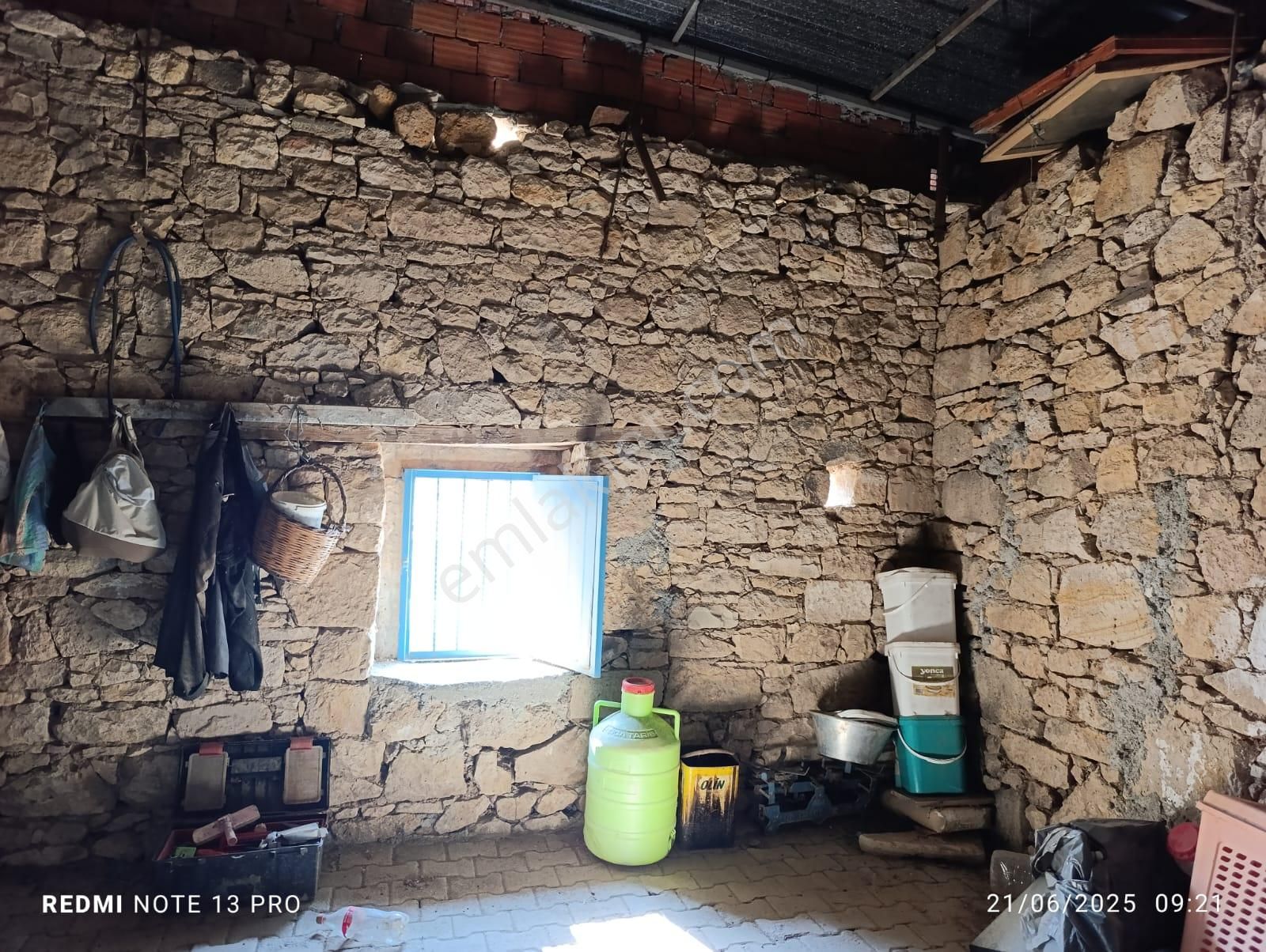 Foça Kocamehmetler Köyünde Satılık Eski Rum Taş Ev - Görsel 11