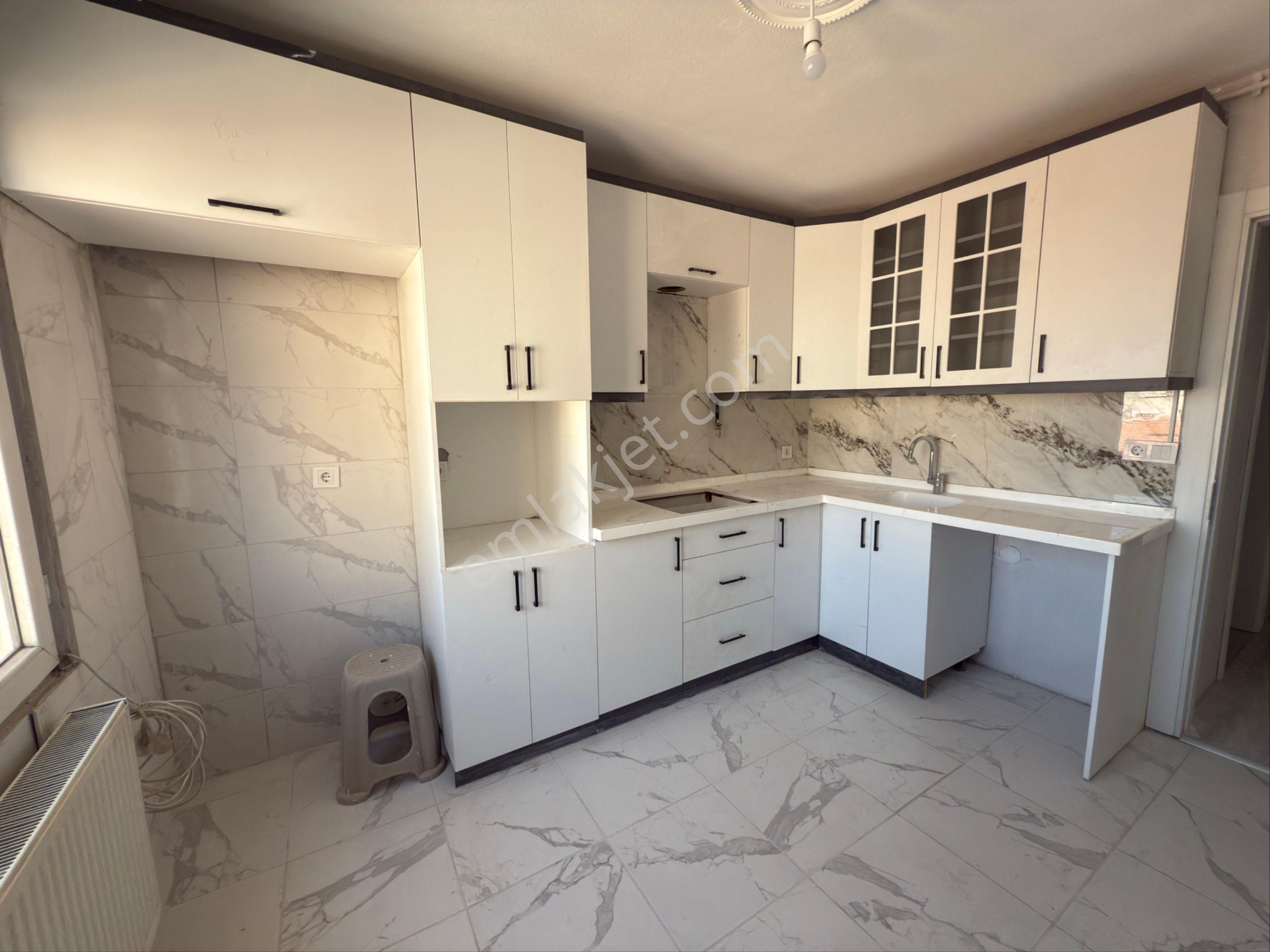 İnönü Mah.şehir Merkezinde Arakat 3+1,120m2 Doğalgazlı Kiralık Daire