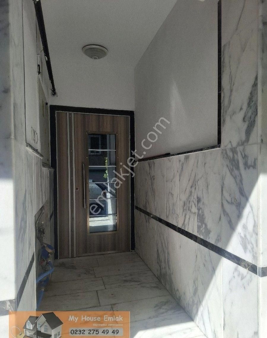 Buca Yenigün Mahallesinde 3+1 Teraslı Kış Bahçesi Doğalgazlı Kiralık Daire
