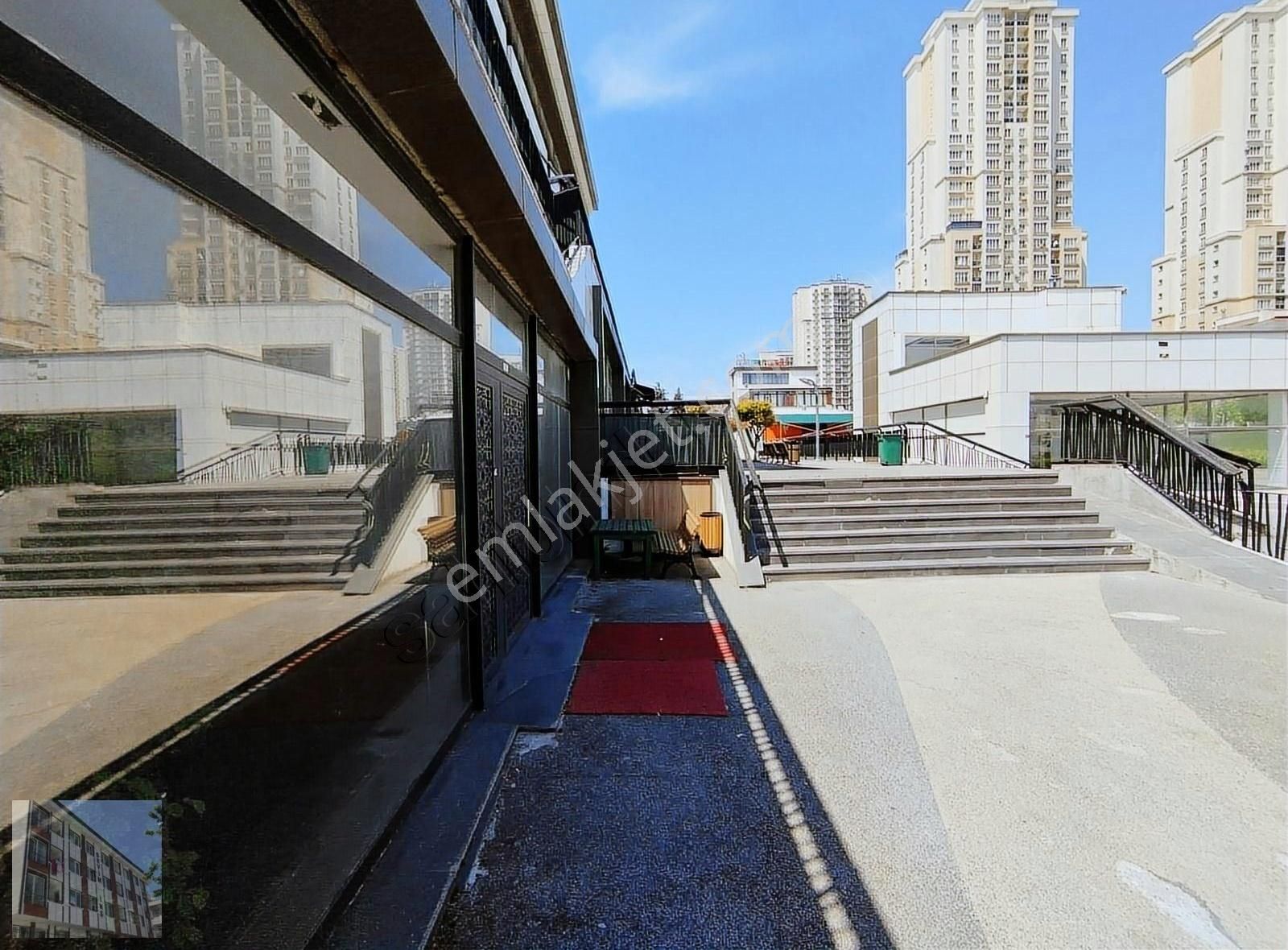 Bahçeşehir, Bahçekent'te Dekorasyon'lu 4 Odalı Ofis Dükkan