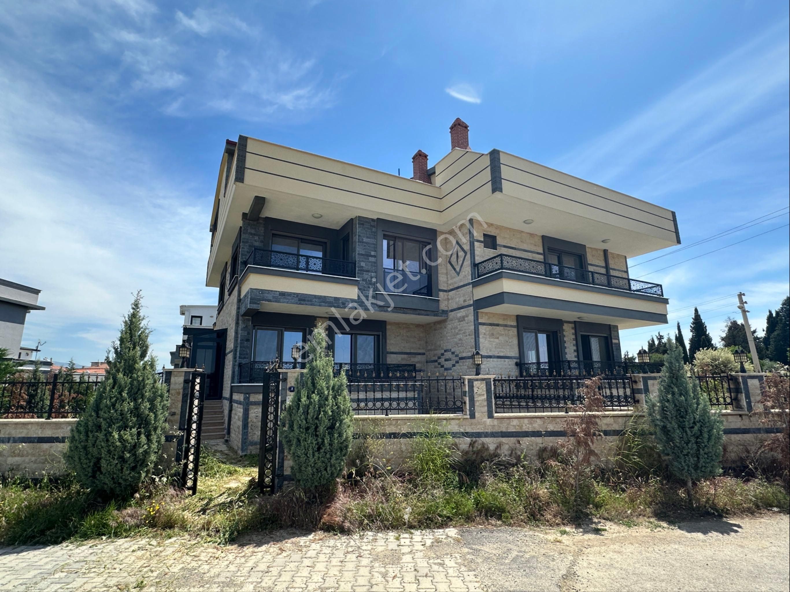 Havalimanına 10 Denize 20 Dakika Mesafede, Şehrin İçinde Ve Aynı Zamanda Dışında Villa