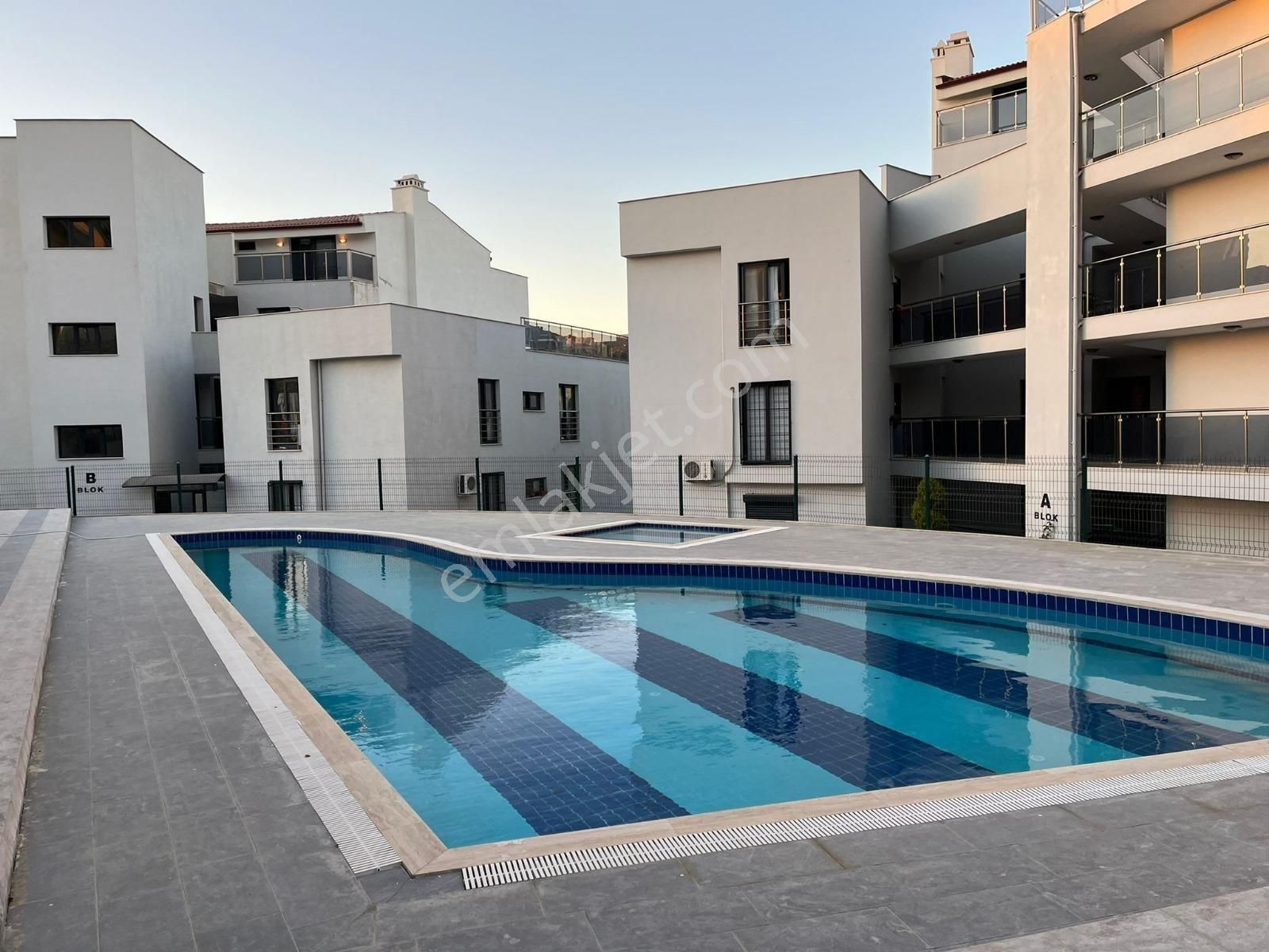 Havuzlu Site Doğalgazlı Çift Banyo Wc