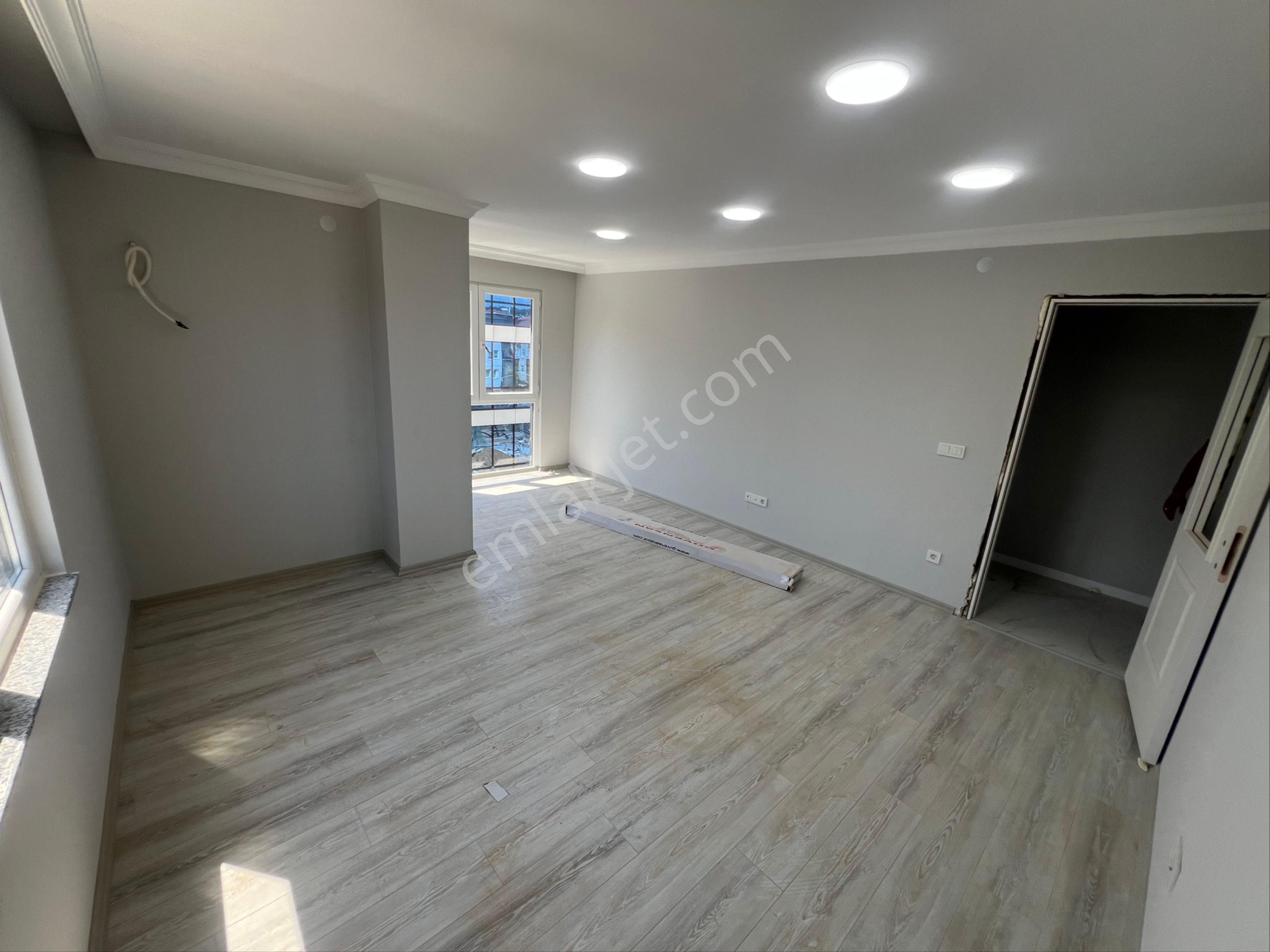 Ümraniye Tavukçuyolunda 3+1 Büyüklüğünde Satılık 2+1 Daire