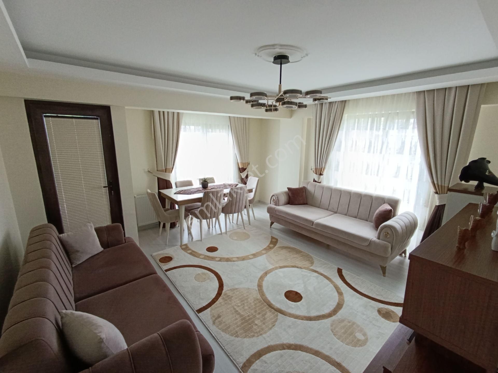 Karasu'da Sahibinden Site İçerisinde 3+1 Ara Kat 120 M² Daire