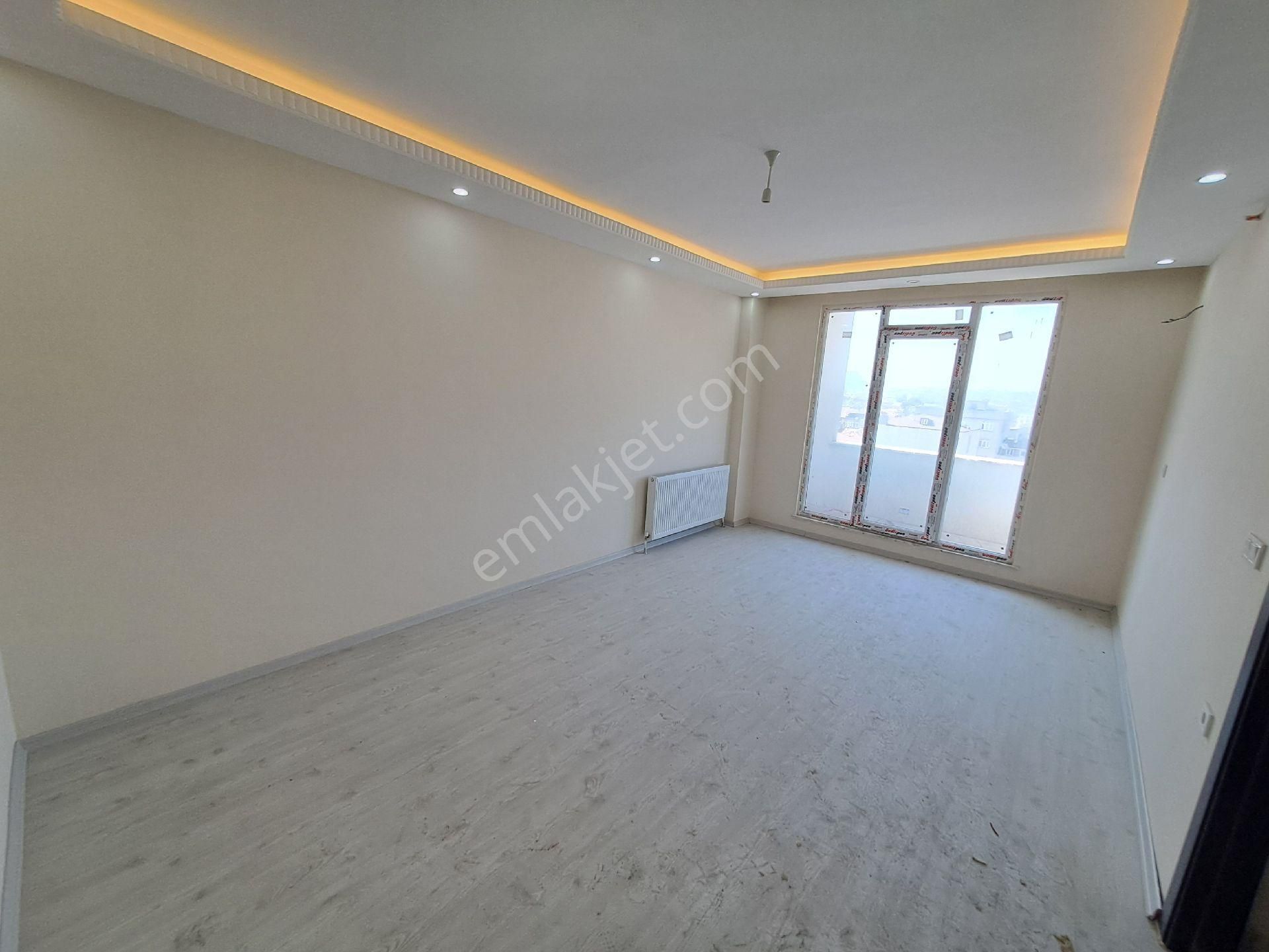 Rise Emlâk Tan Satılık Lüks Daire 2+1 Site Esenler