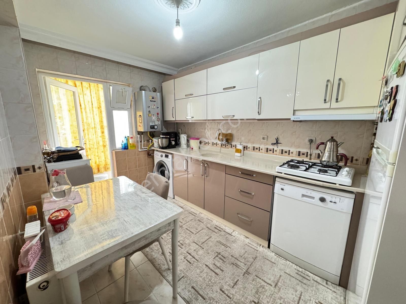 Karapürçek G.gıda Market Karakol Yakını 2 Kat 3+1 Guney Cephe Kombi C.balkon Vestiyer Duşakabin