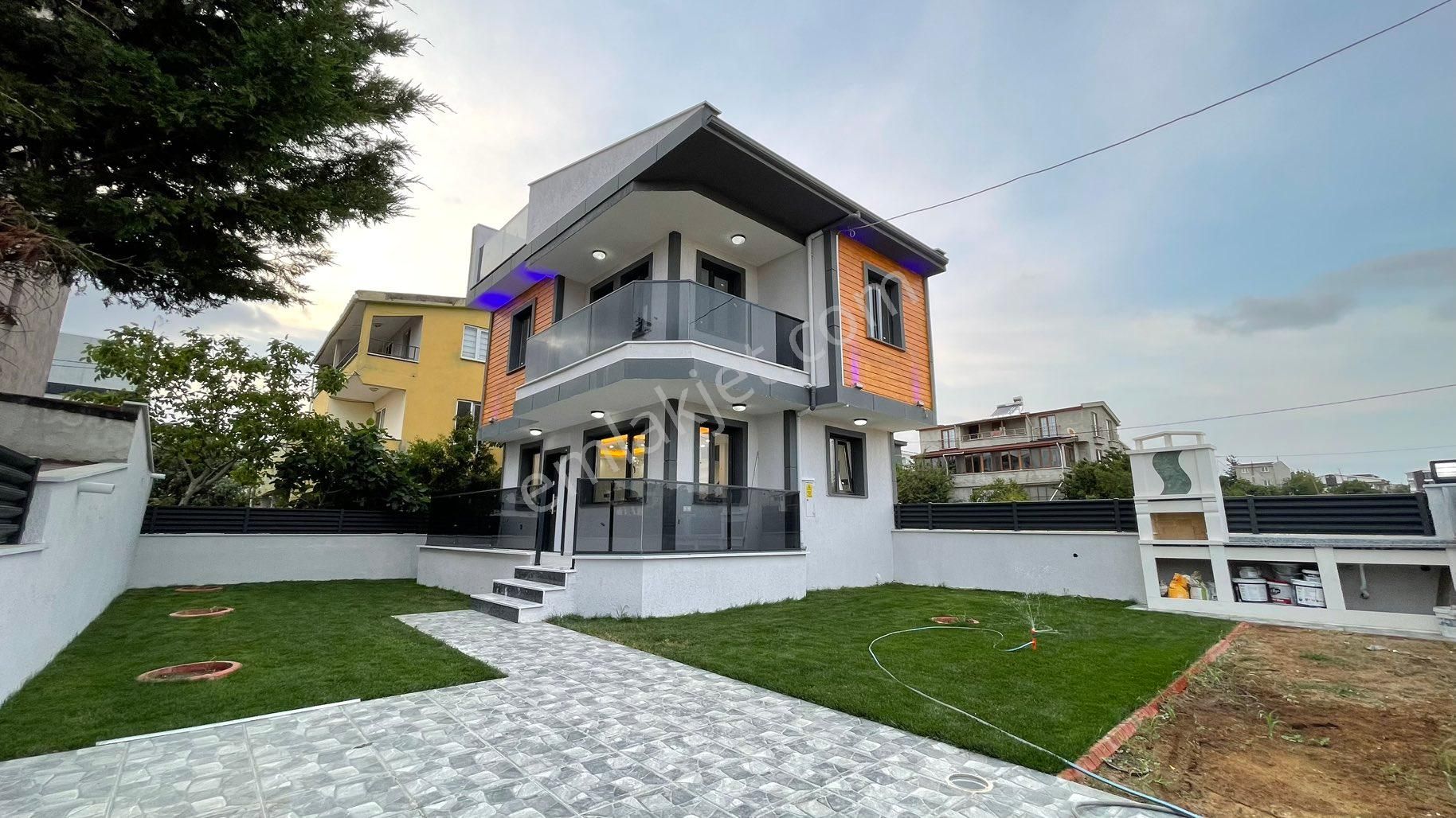 Marmaraereğlisi Yeniçiftlik Merkezde Geniş Bahçeli 3+1 Müstakil Villa Yazlık