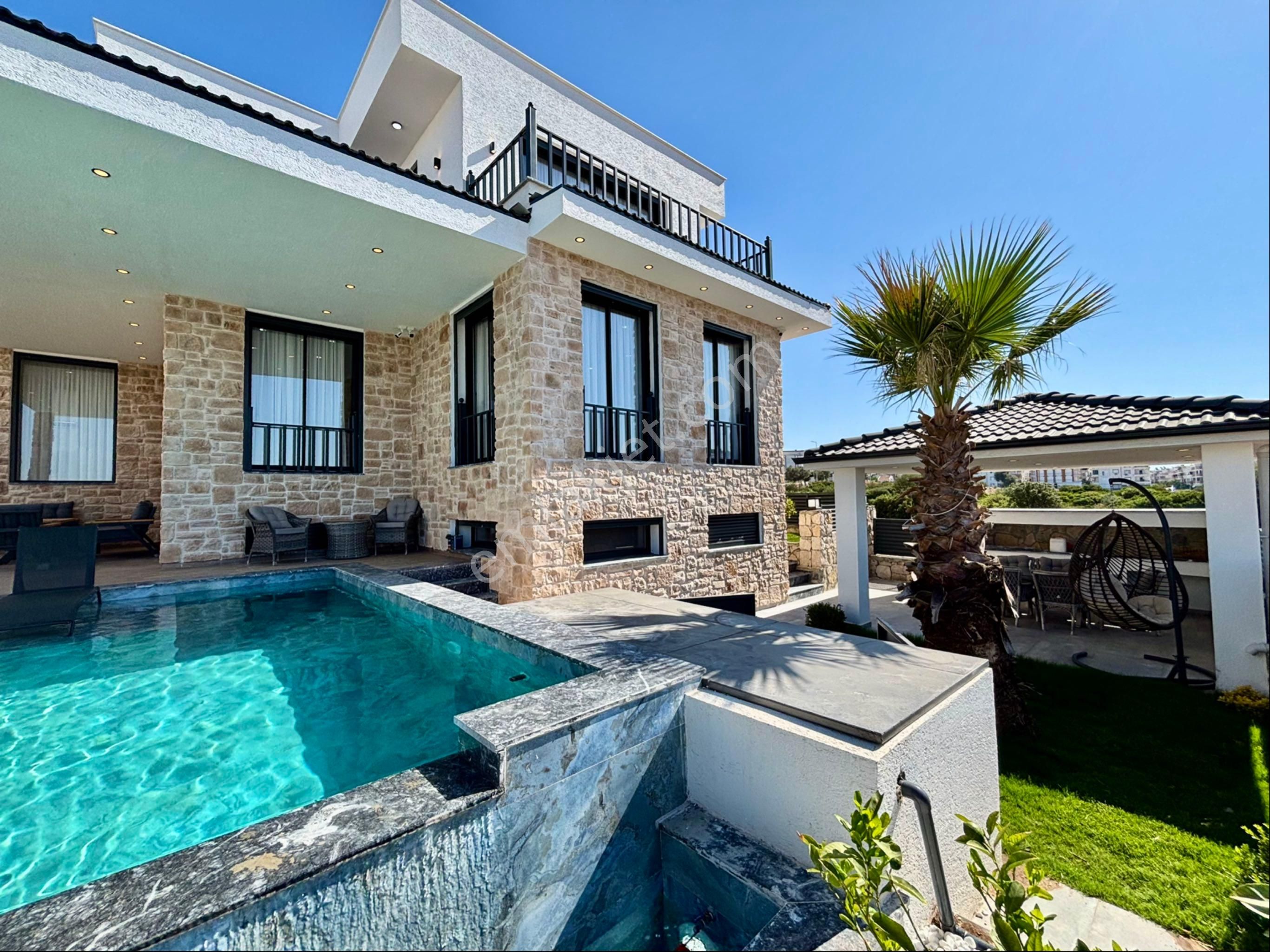 Didim’de Satılık Lüks , Kapalı Havuzlu Villa
