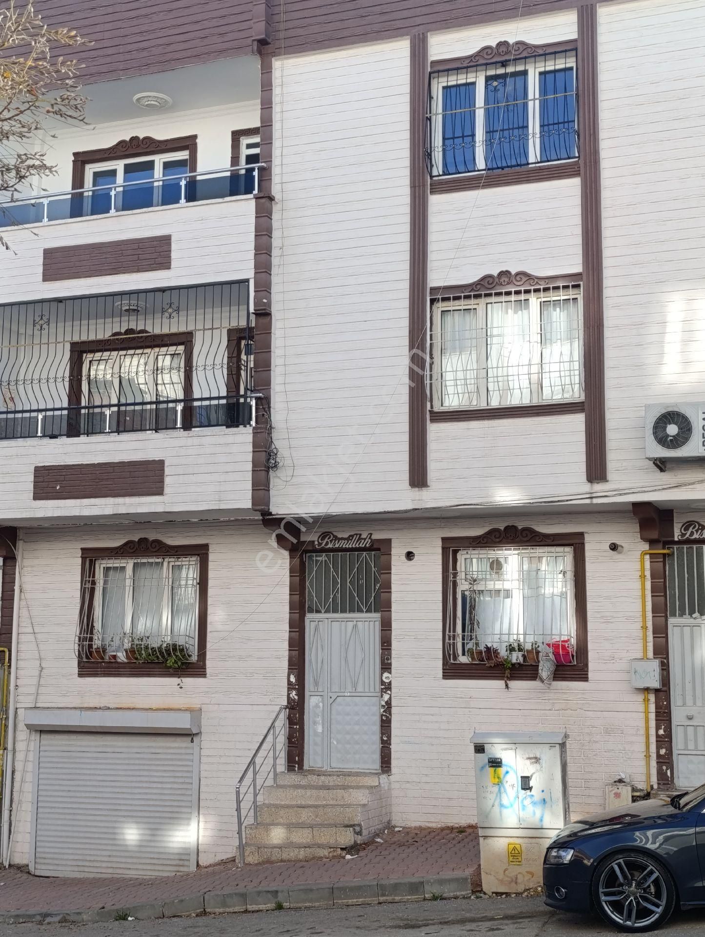 Çağdaş Mah Satlık 230 Mk Garajdan Beraber 4 Katlı Mustakil Ev