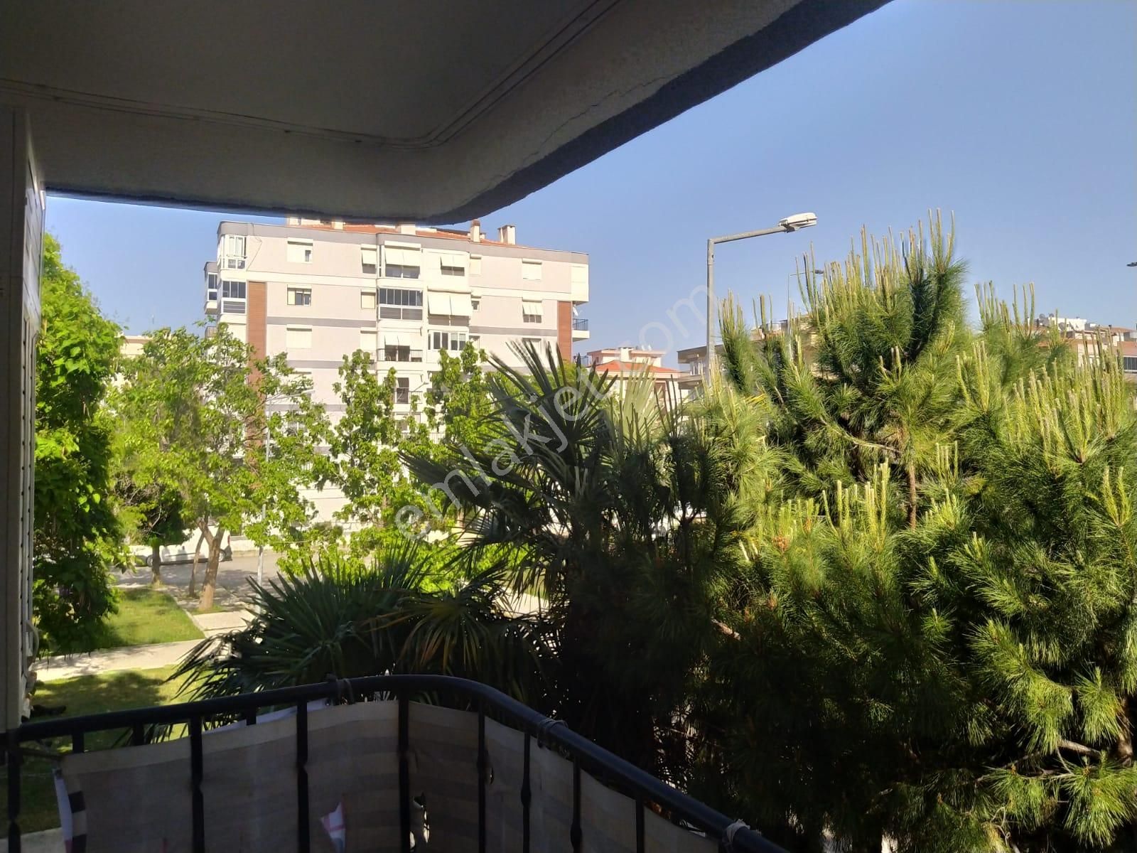 Acil Fırsat! Gaziemir'de Merkezi Konumda Modern Yaşam Ve Huzurlu Ortam 3+1 Ferah Satılık Daire
