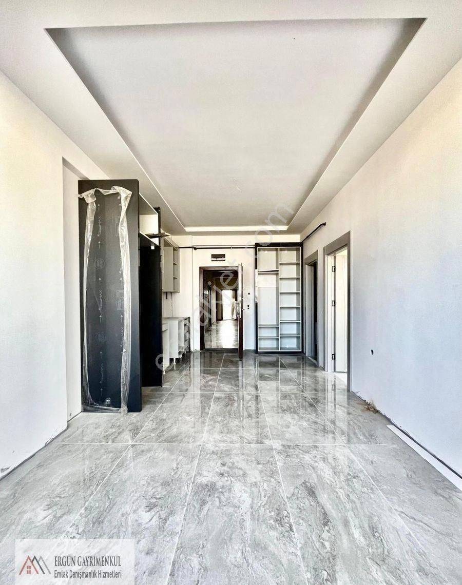 Mezitli Kuyulukta 1+1 Hem Ofis Hem Daire Olarak Kullanıma Uygun