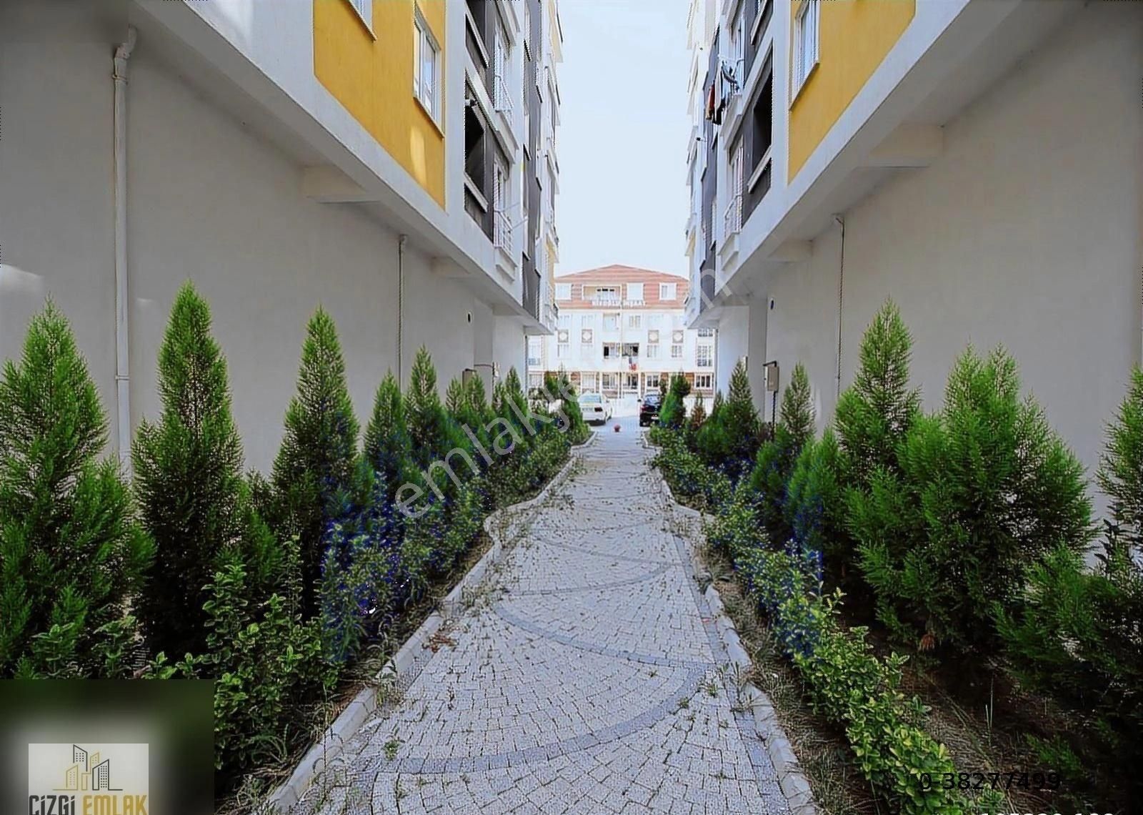 Şelale Evleri Sitesinde Satılık 2+1 Asansörlü Boş Daire