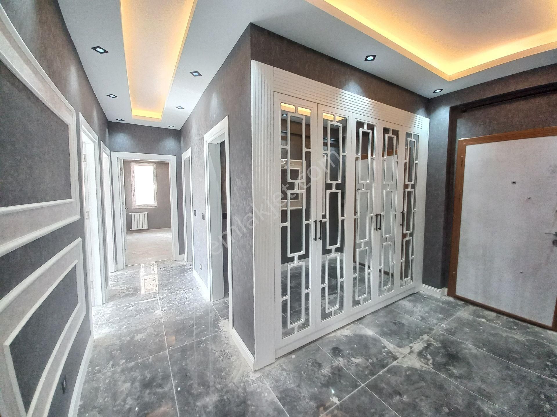 Kültür Emlaktan Osmanlı Pastanesi Civarı Çok Uygun Fiyata 3+1 İçi Full Yapılı Arakat Sıfır Daire