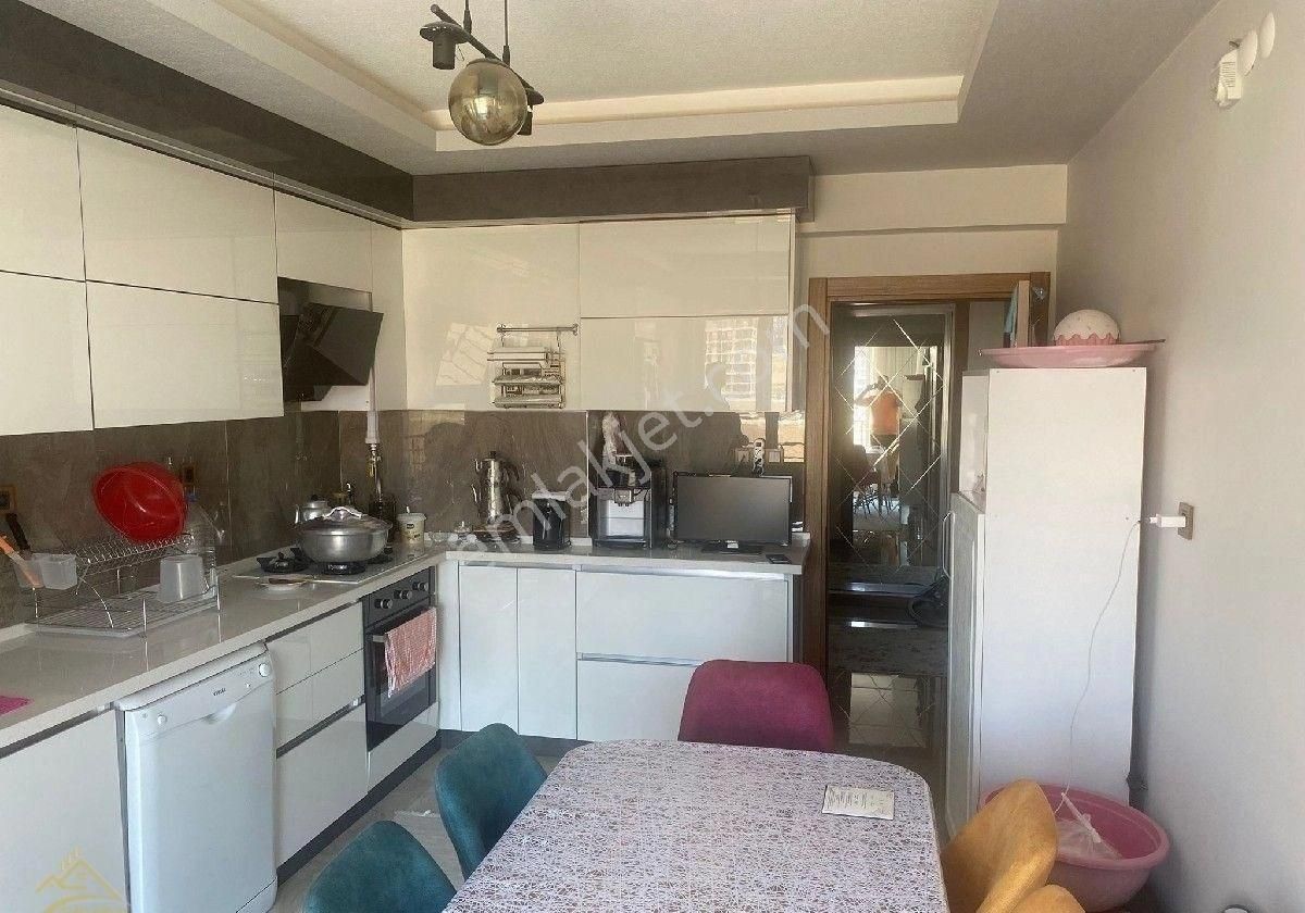 Şehitlik Mah. 4+1 İçi Yapılı Orta Kat.