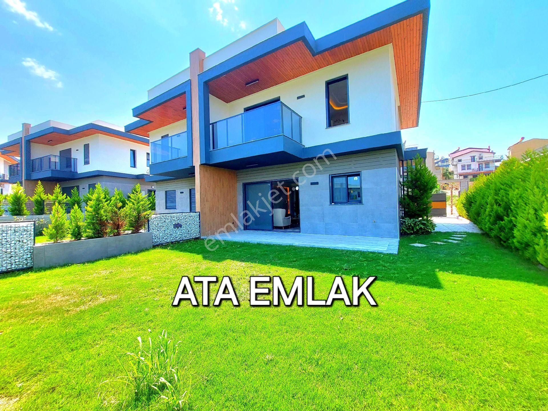 Kuşadasında Avm'lere Yakın Havuzlu Sitede 3+1 Bahçeli Sıfır Villa