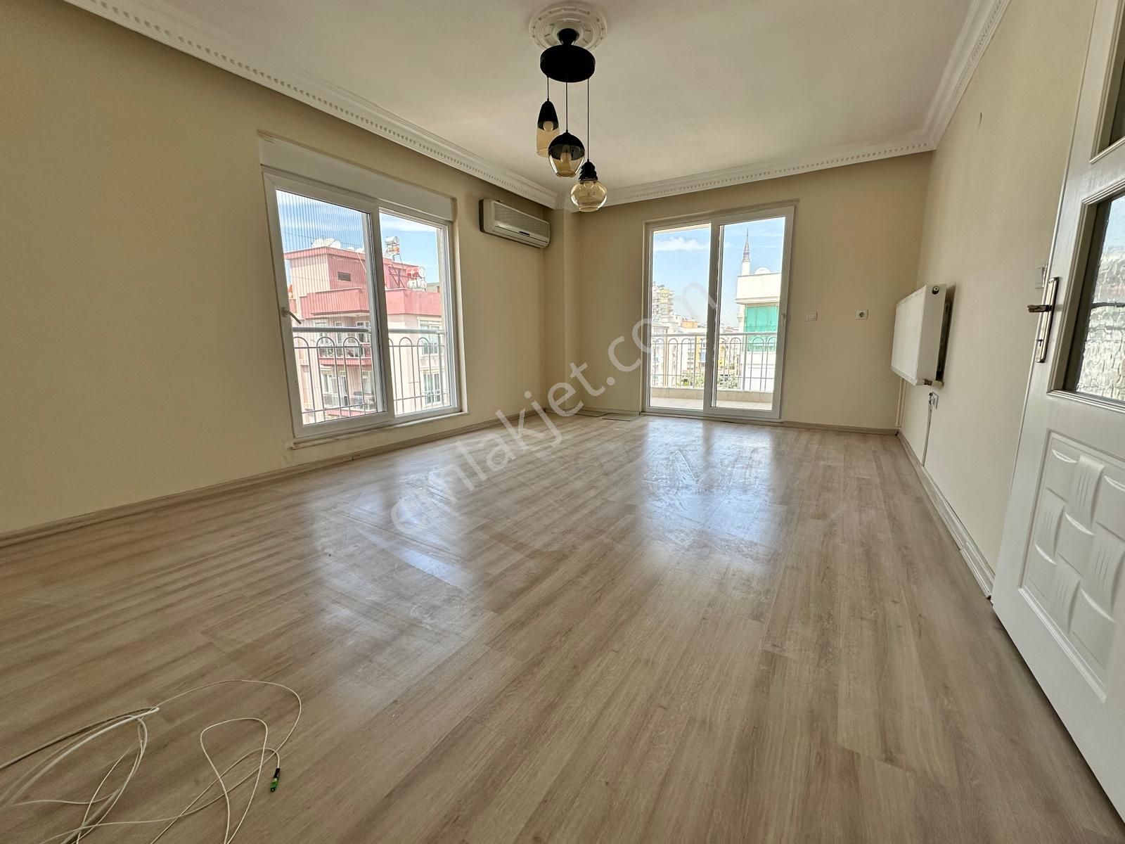 Doğalgazlı 125 M² Ferah, Masrafsız, Muhteşem Daire