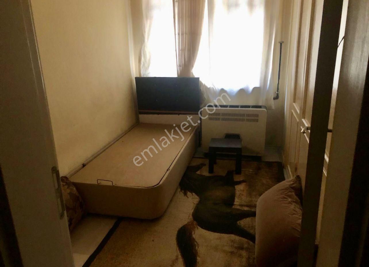 Bayrampaşa Yenidoğan 2+1 Doğalgaz Sobalı Kat 1/65 M2 Kısmi Eşyalı