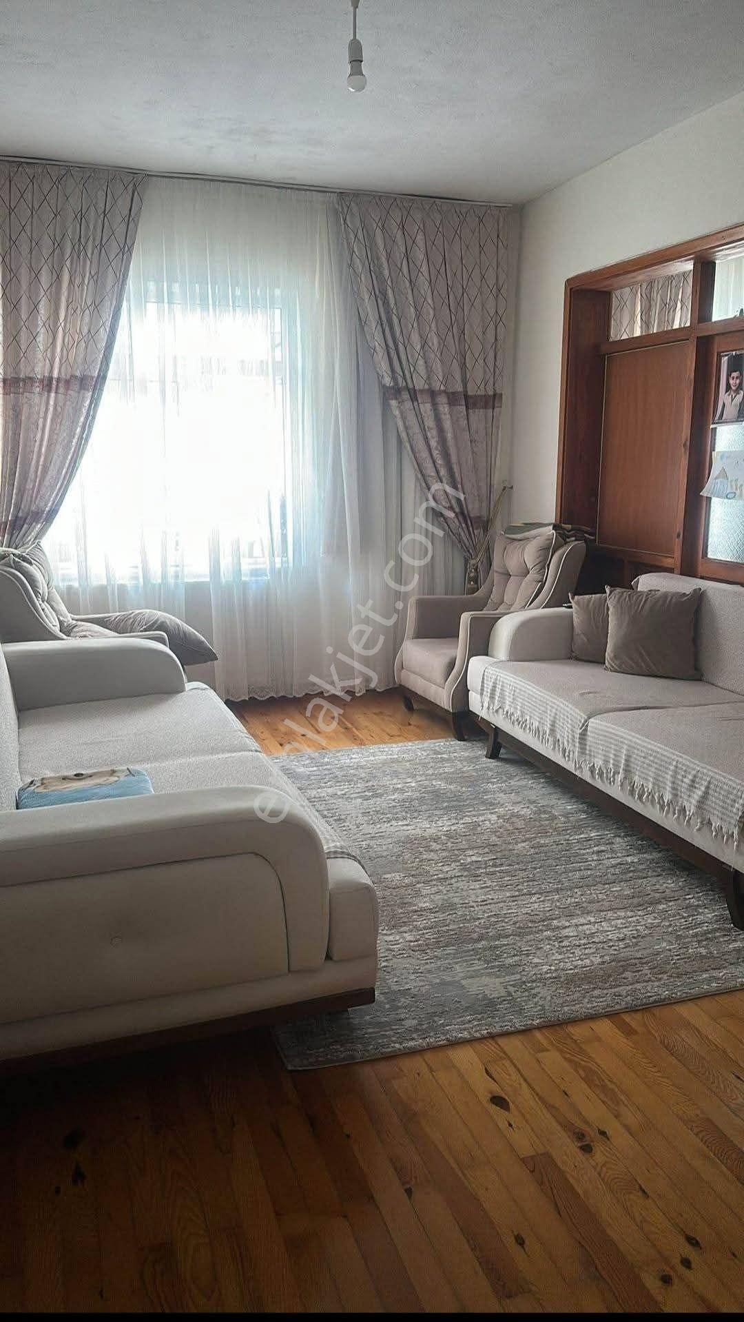 Niğde Merkez Selçuk Mah. Salı Pazarı Civarı Yapı K0peratif Evlerinde Satılık Daire