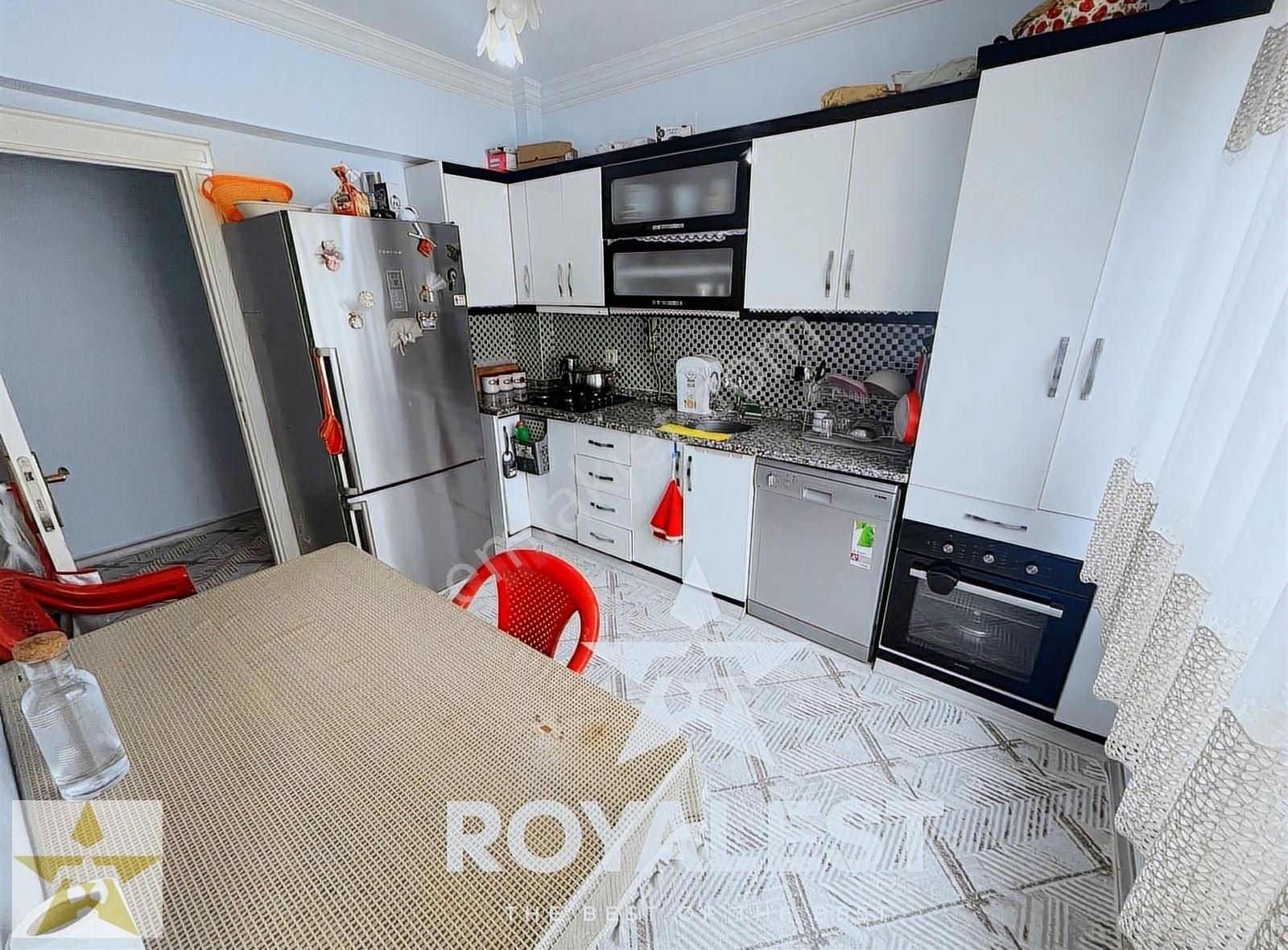 Royalest'ten Bakımlı Güzel Konumda Cam Balkonlu 2+1
