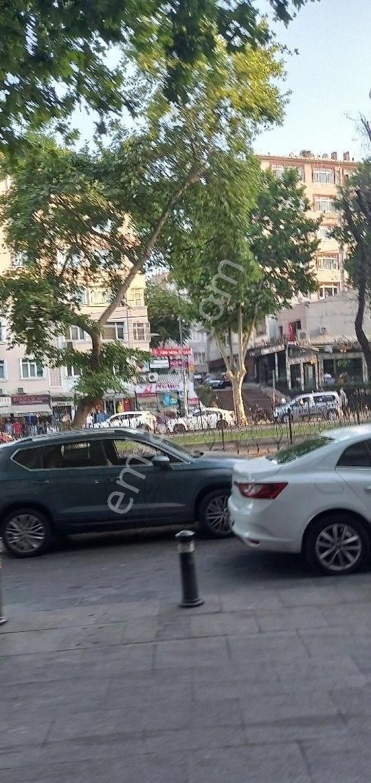 Millet Caddesi Satılık Uygun Fiyata İşyeri....isteyene Dükkan Üstü 1 Kat 180 Mt Dairede Verilebilir.