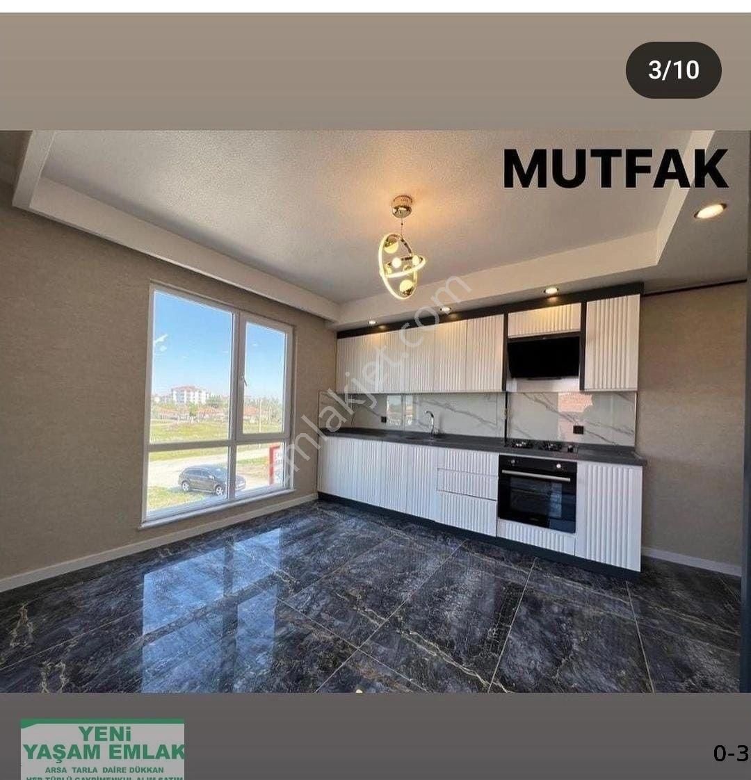 Selçuklu Mahallesinde Perşembe Pazarı Yakınında Satılık 3+1 Daire