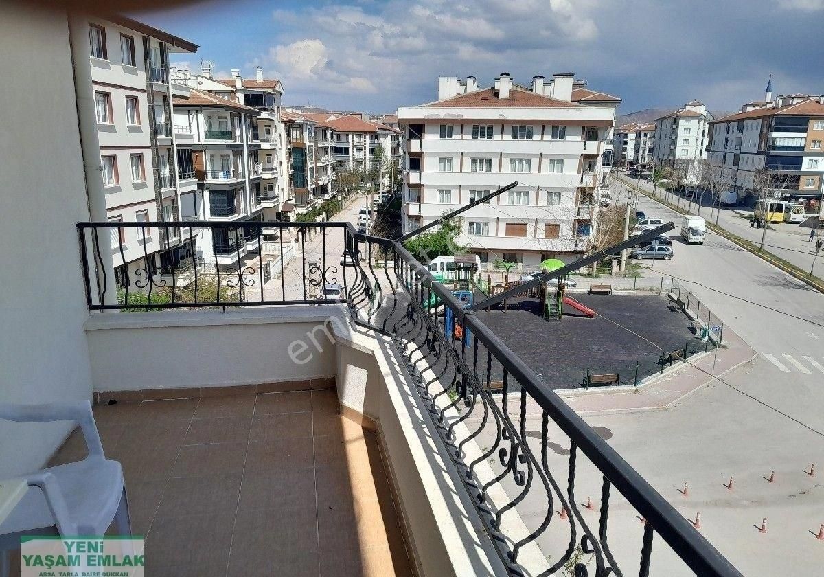 Selçuklu Caddesinde Dörtyol Cami Arkasında Satılık 3+1 Daire