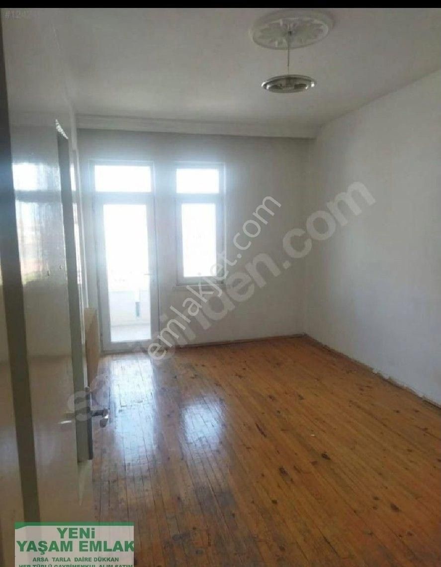 Küçük Bölcekde 30 Metrelik Yol Üzerinde Satılık 3+1 Daire