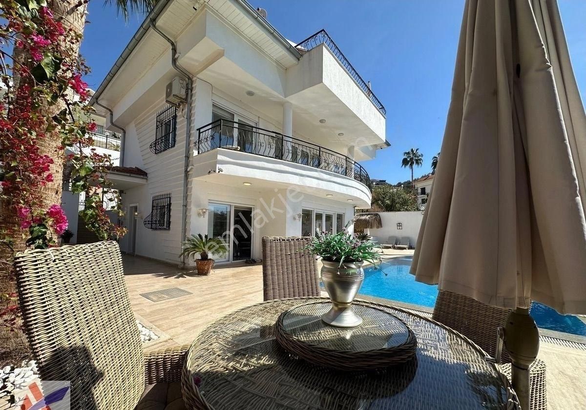 Kargıcak’da Acil Satılık Deniz Manzaralı Geniş Müstakil Villa - Görsel 9
