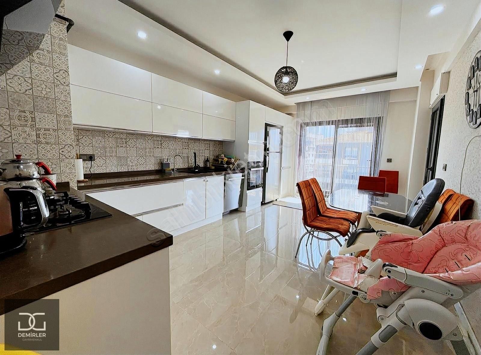 Demirler'den Şemiklerde Rezidans Bölgesinde Site İçi 180 M2 3+1