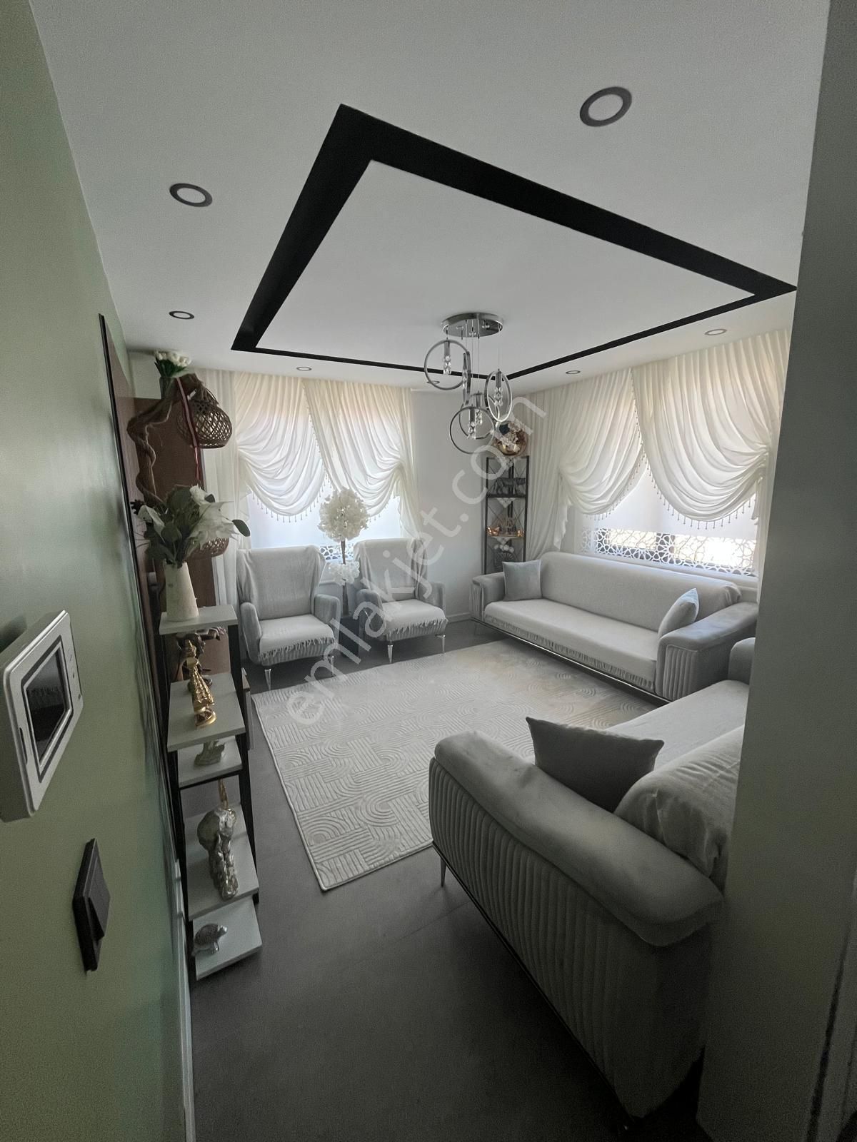 Gür House'den Aksaray Mehmet Akif Ersoy Mahallesi'nde Satılık 2+0 Daire