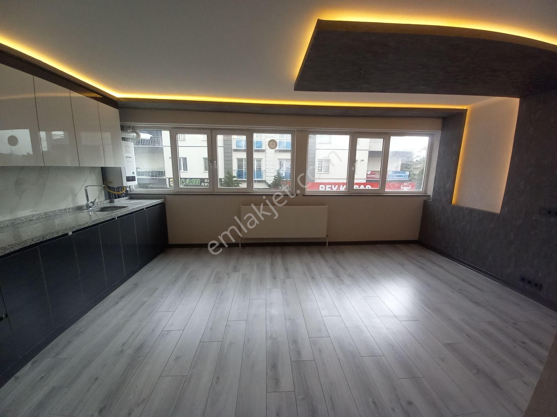 Yenikent Merkez De Çok Güzel Lokasyon Da Kiralık 1+1 Daire