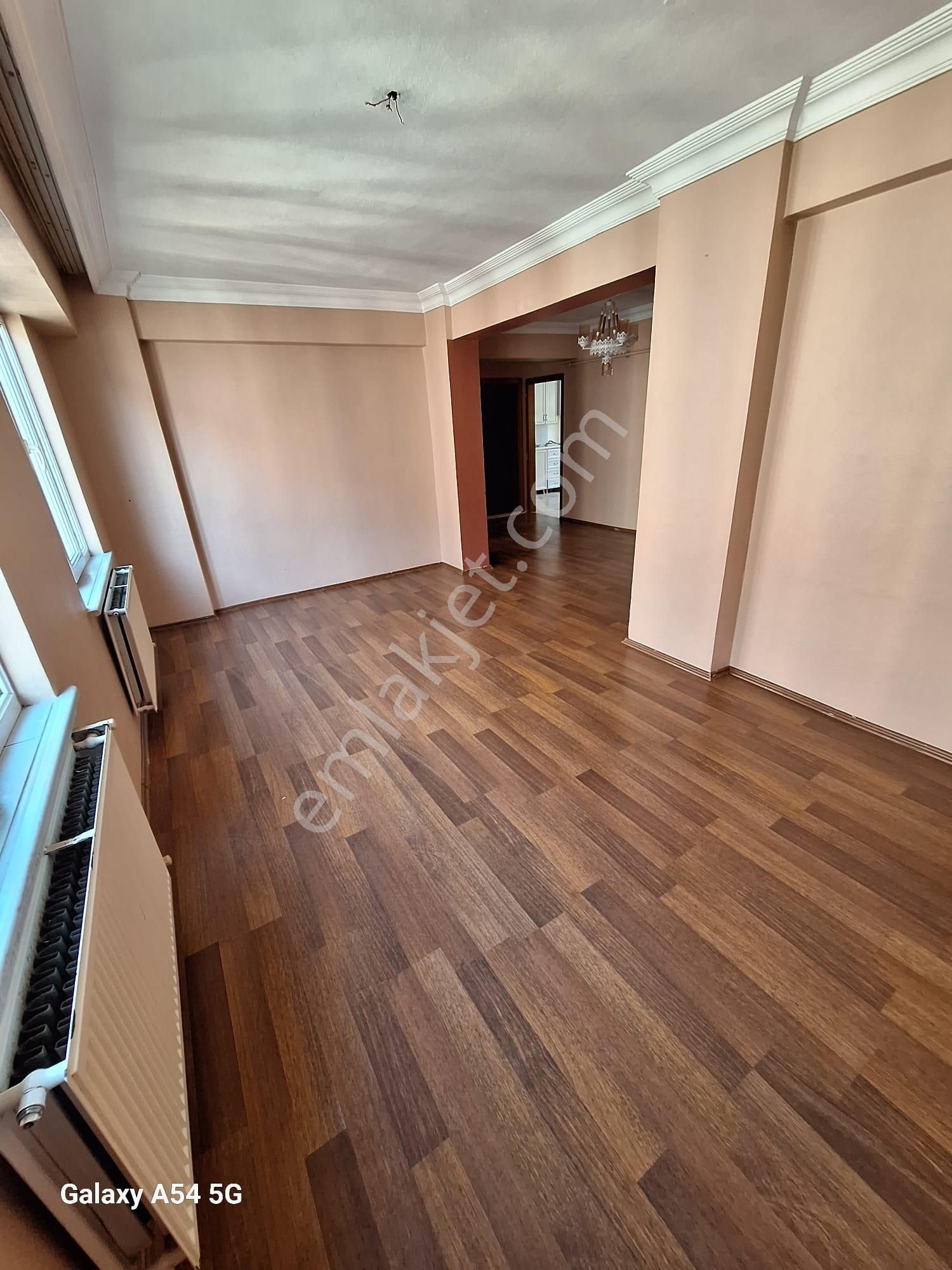 Bayrampaşa Altıntepsi 3+1 Kombili Parkeli Kat 2 /120 M2 Balkonlu 15 Yaşında