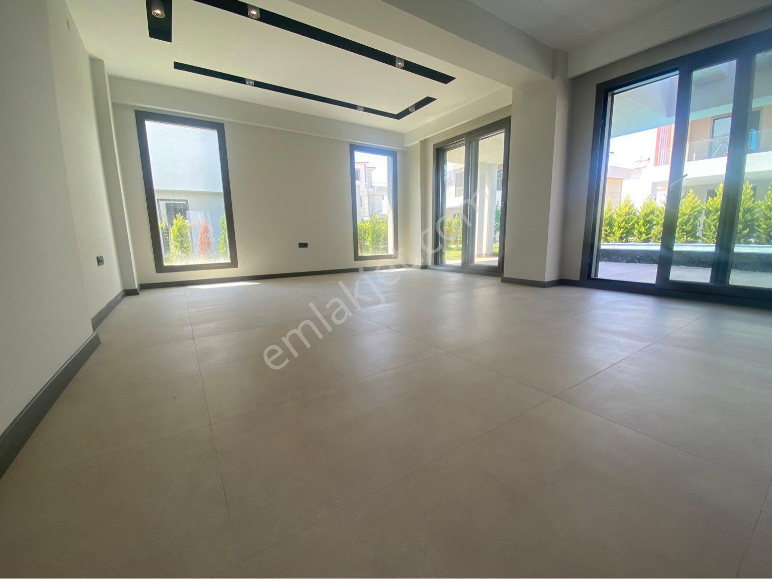 Denize Yakın Özel Havuzlu Müstakil Sıfır Villa - Görsel 9