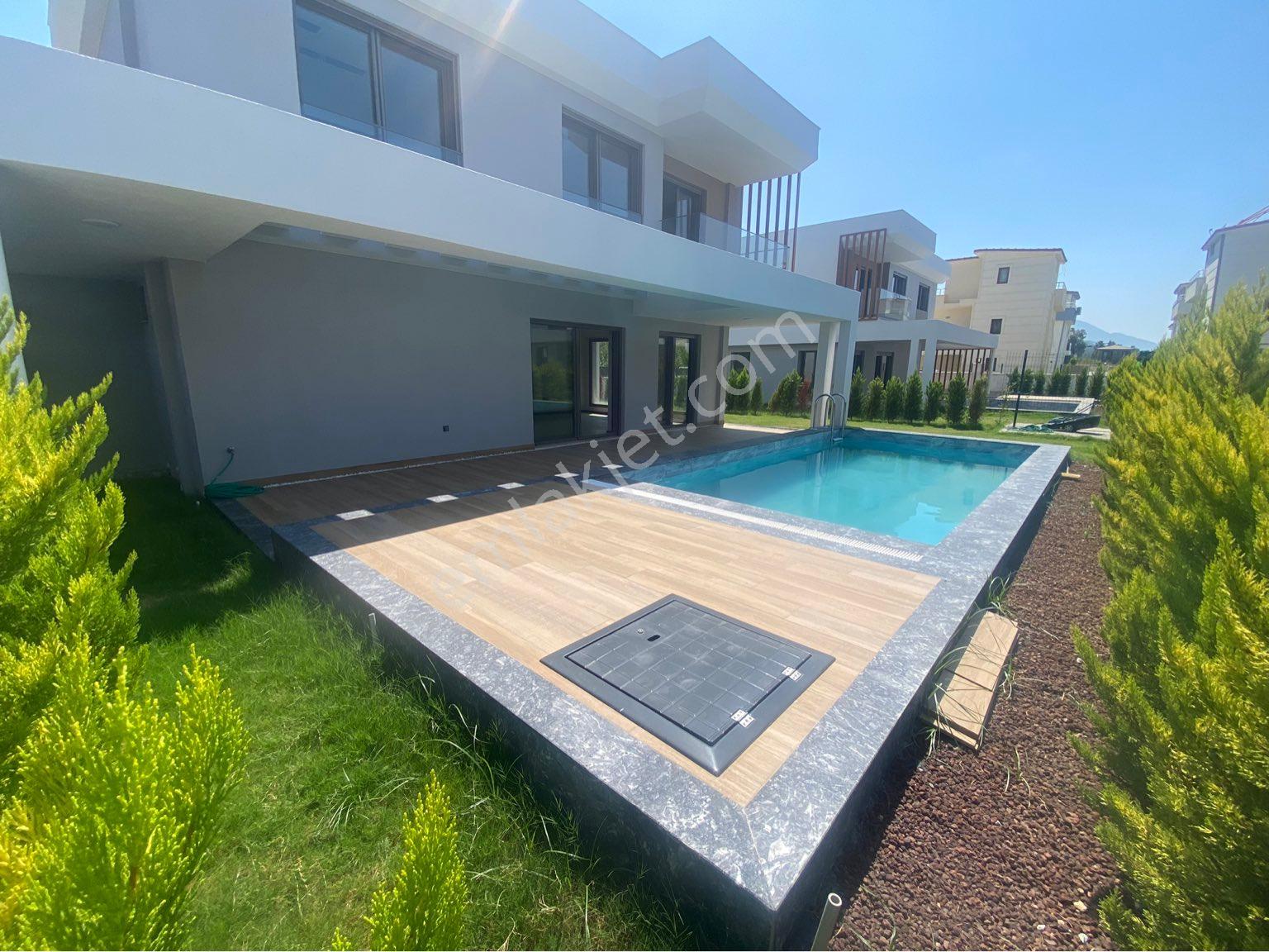 Denize Yakın Özel Havuzlu Müstakil Sıfır Villa - Görsel 7