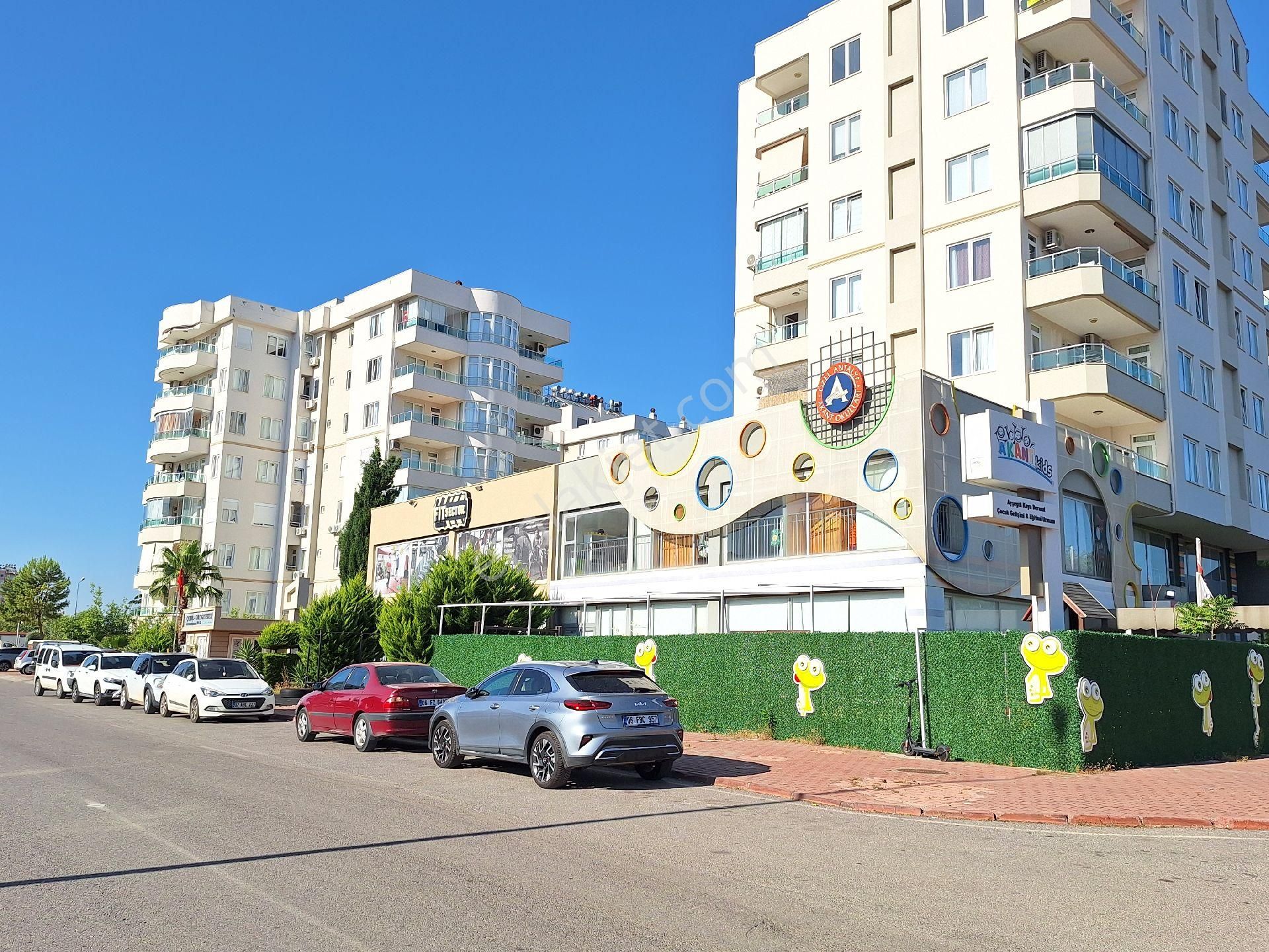 Antalya Konyaaltı Akkuyu Mahallesinde Doğalgaz Kombili 5+1 Dubleks Daire