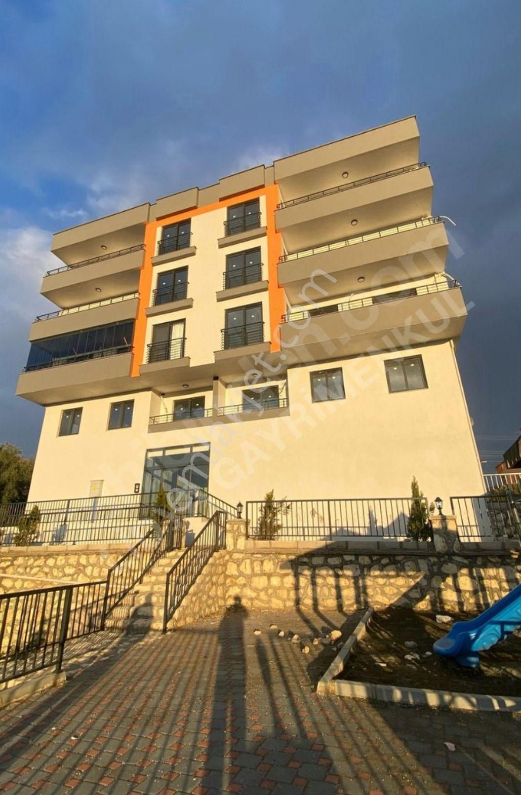 Erdemli' De Denize 200 M 1+1 Eşyalı Suit Yazlık Daire...