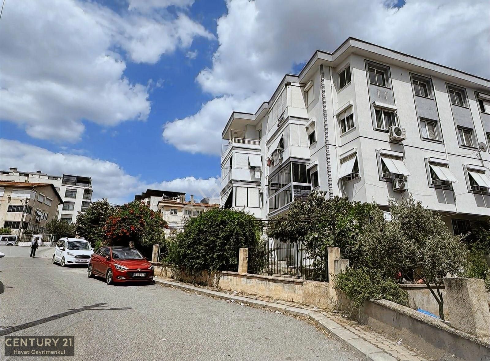 Bornova Atatürk Mahallesinde Körfez Manzaralı 3+1 Satılık Daire