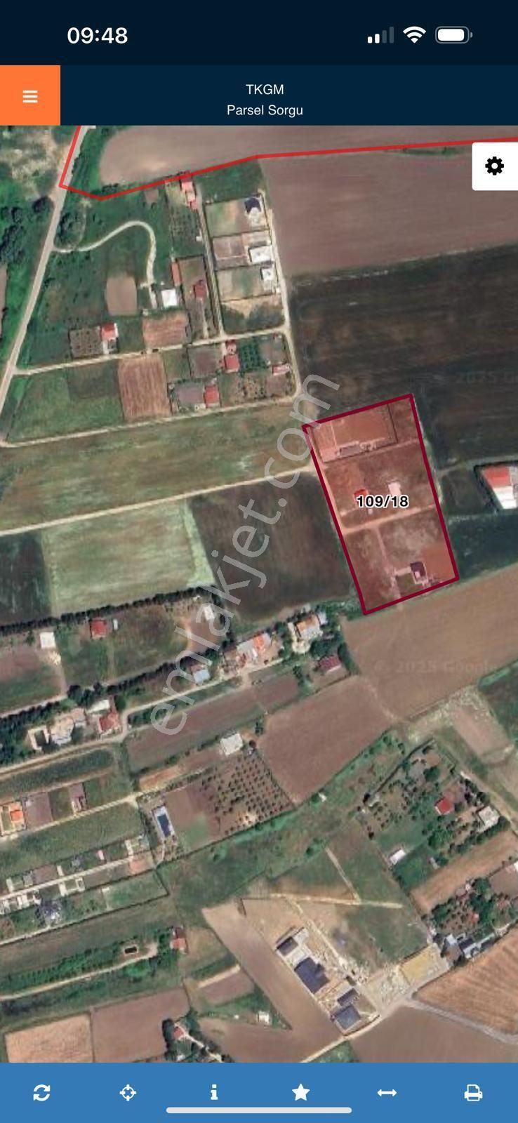 Satılık Etrafı Villa Ve Bahce
