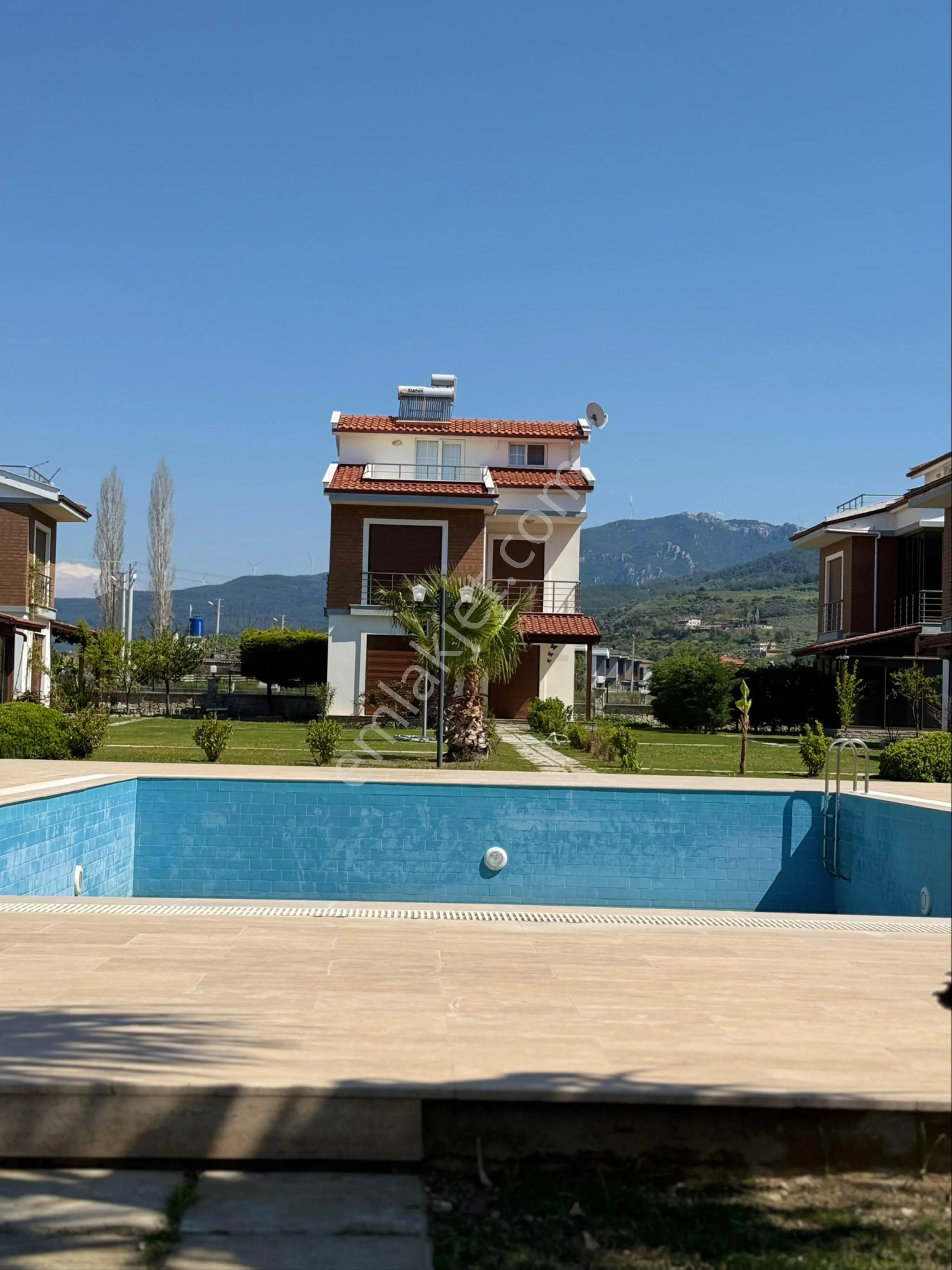 Denize Yakın Havuzlu Sitede Geniş Bahçeli 4+1 Müstakil Villa - Görsel 5