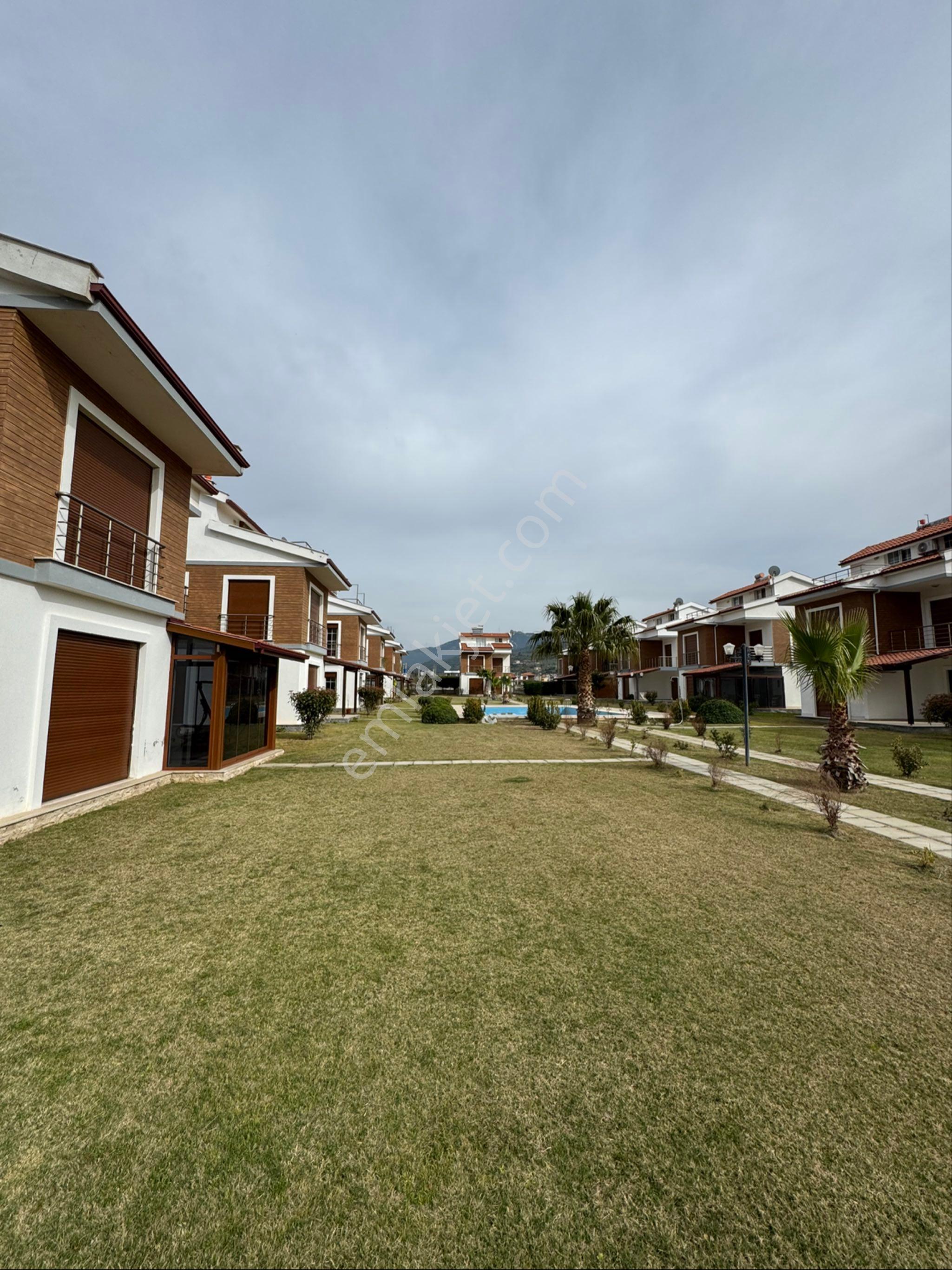 Denize Yakın Havuzlu Sitede Geniş Bahçeli 4+1 Müstakil Villa - Görsel 10