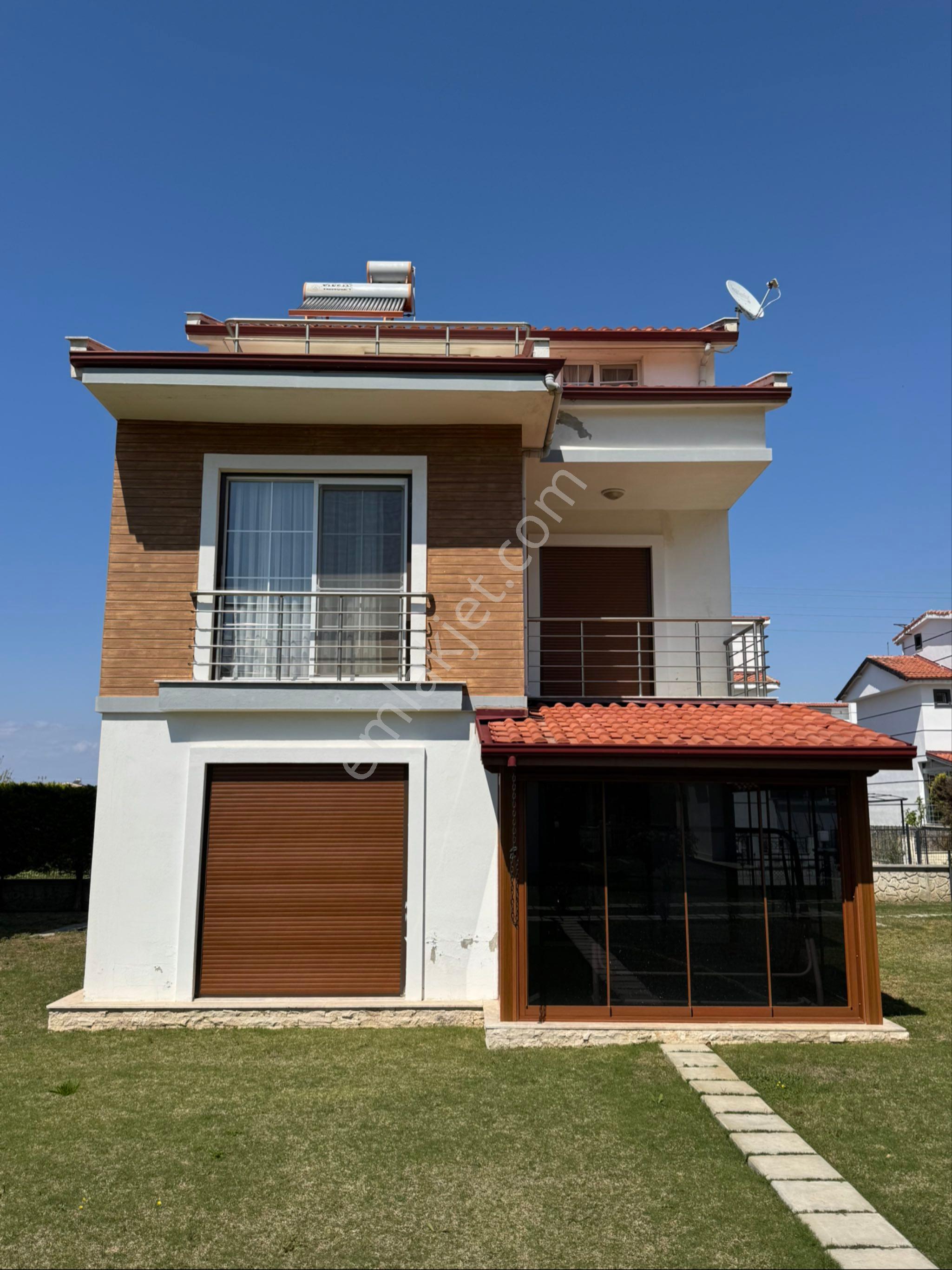Denize Yakın Havuzlu Sitede Geniş Bahçeli 4+1 Müstakil Villa - Görsel 7