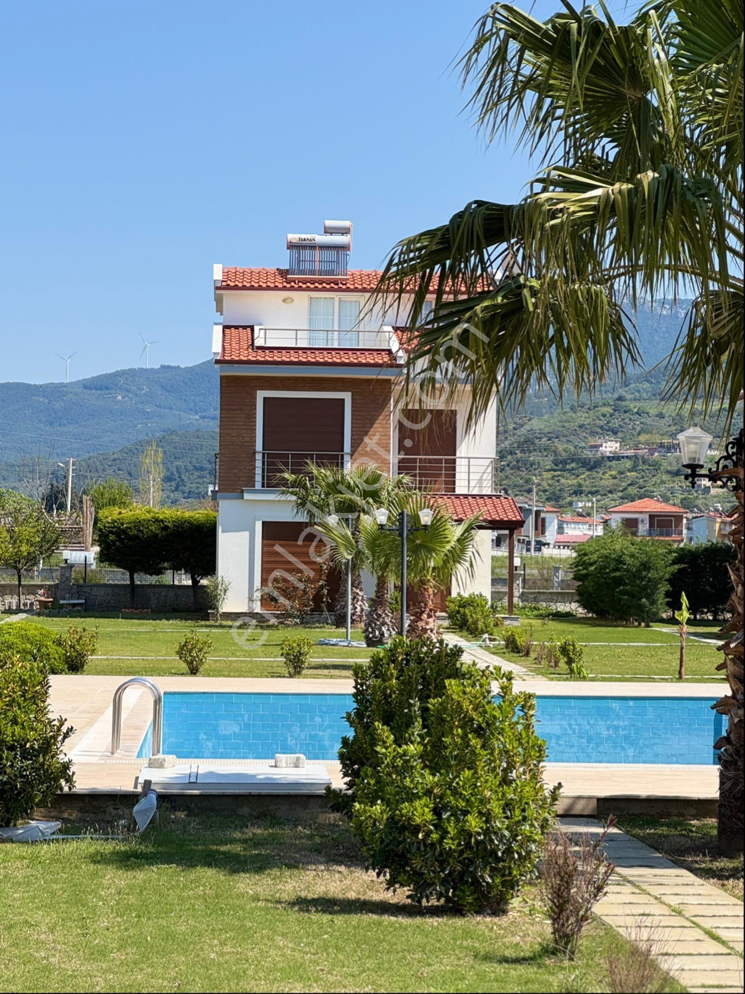 Denize Yakın Havuzlu Sitede Geniş Bahçeli 4+1 Müstakil Villa - Görsel 8