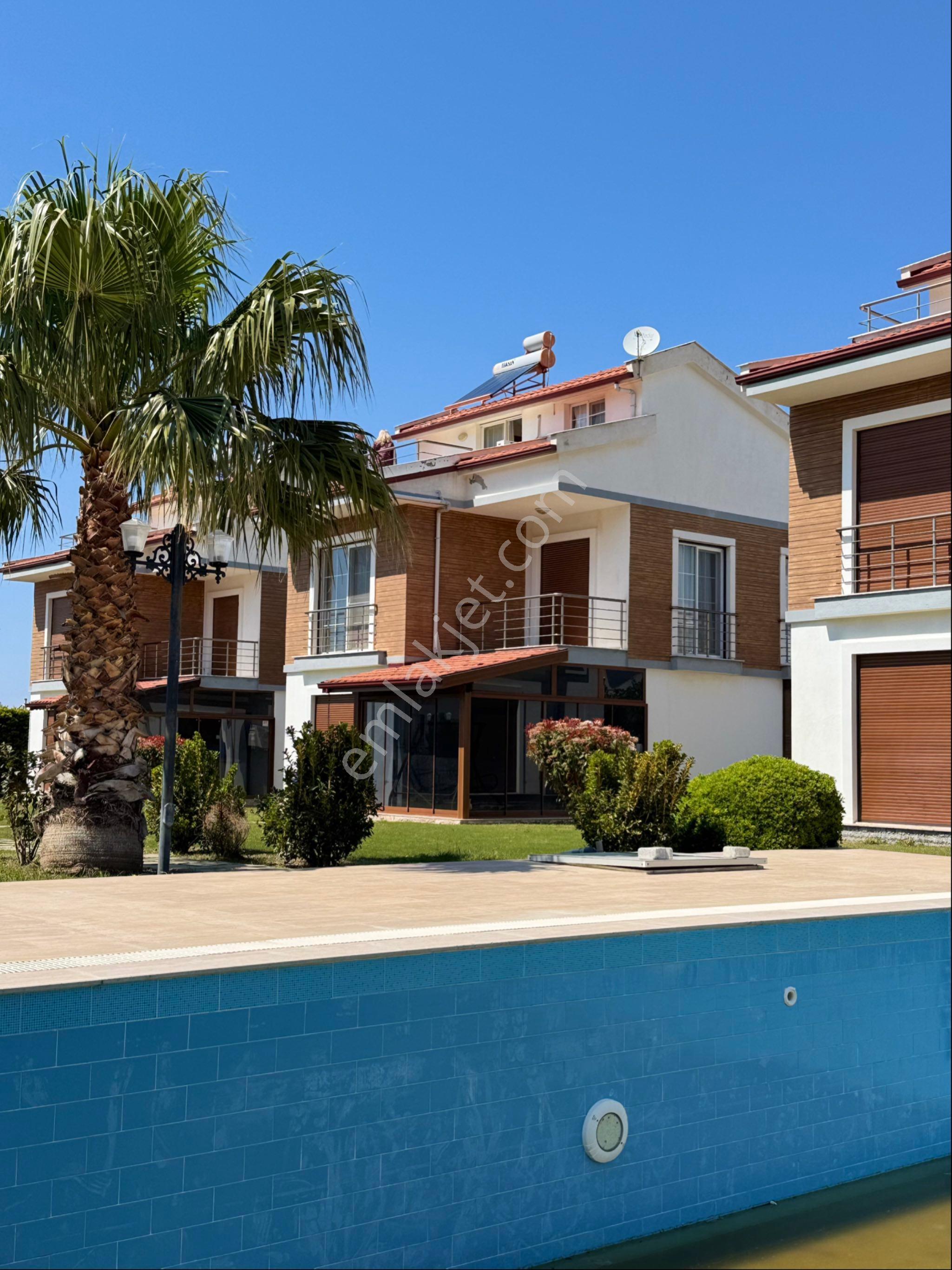 Denize Yakın Havuzlu Sitede Geniş Bahçeli 4+1 Müstakil Villa - Görsel 4