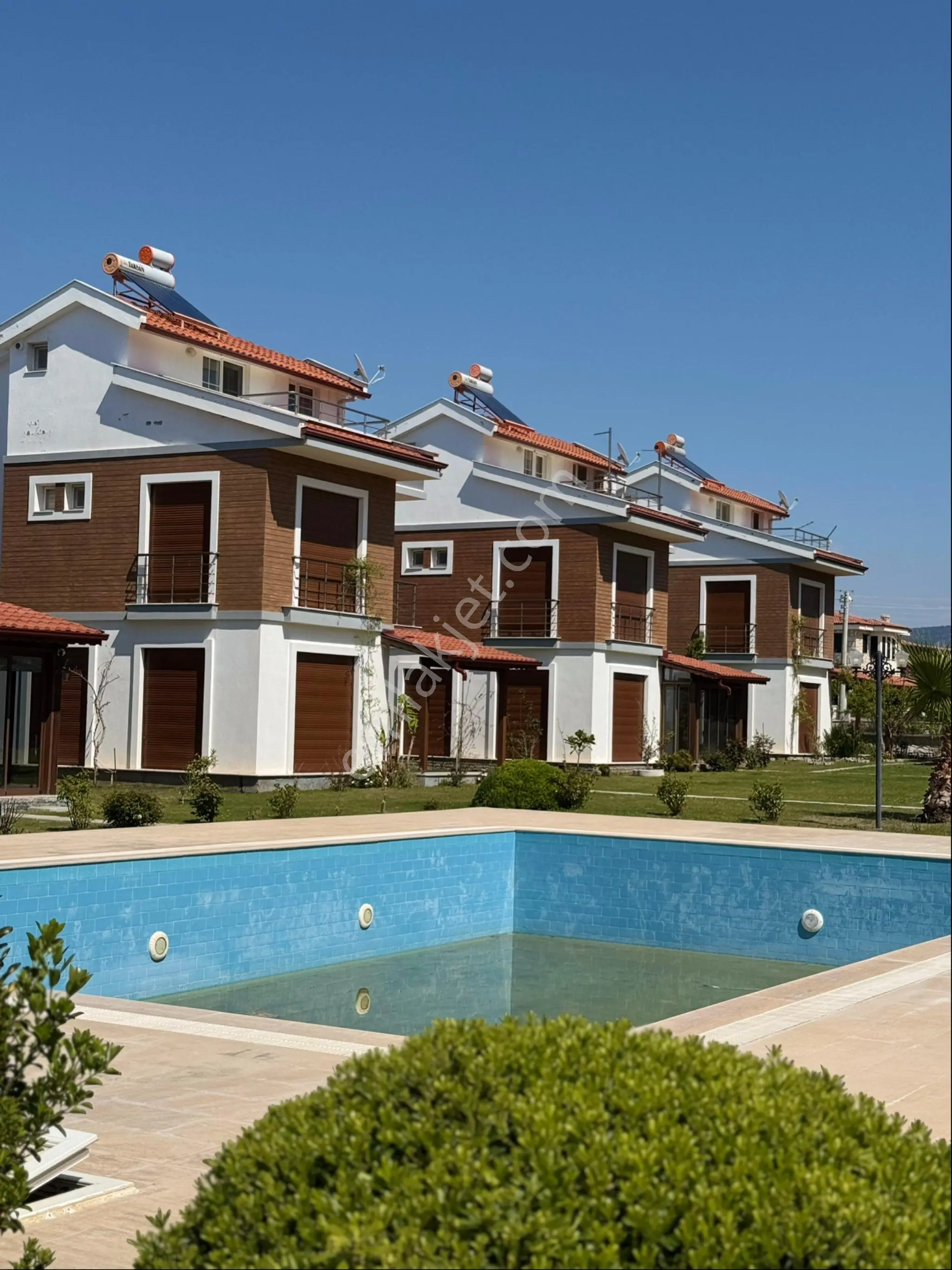 Denize Yakın Havuzlu Sitede Geniş Bahçeli 4+1 Müstakil Villa - Görsel 2