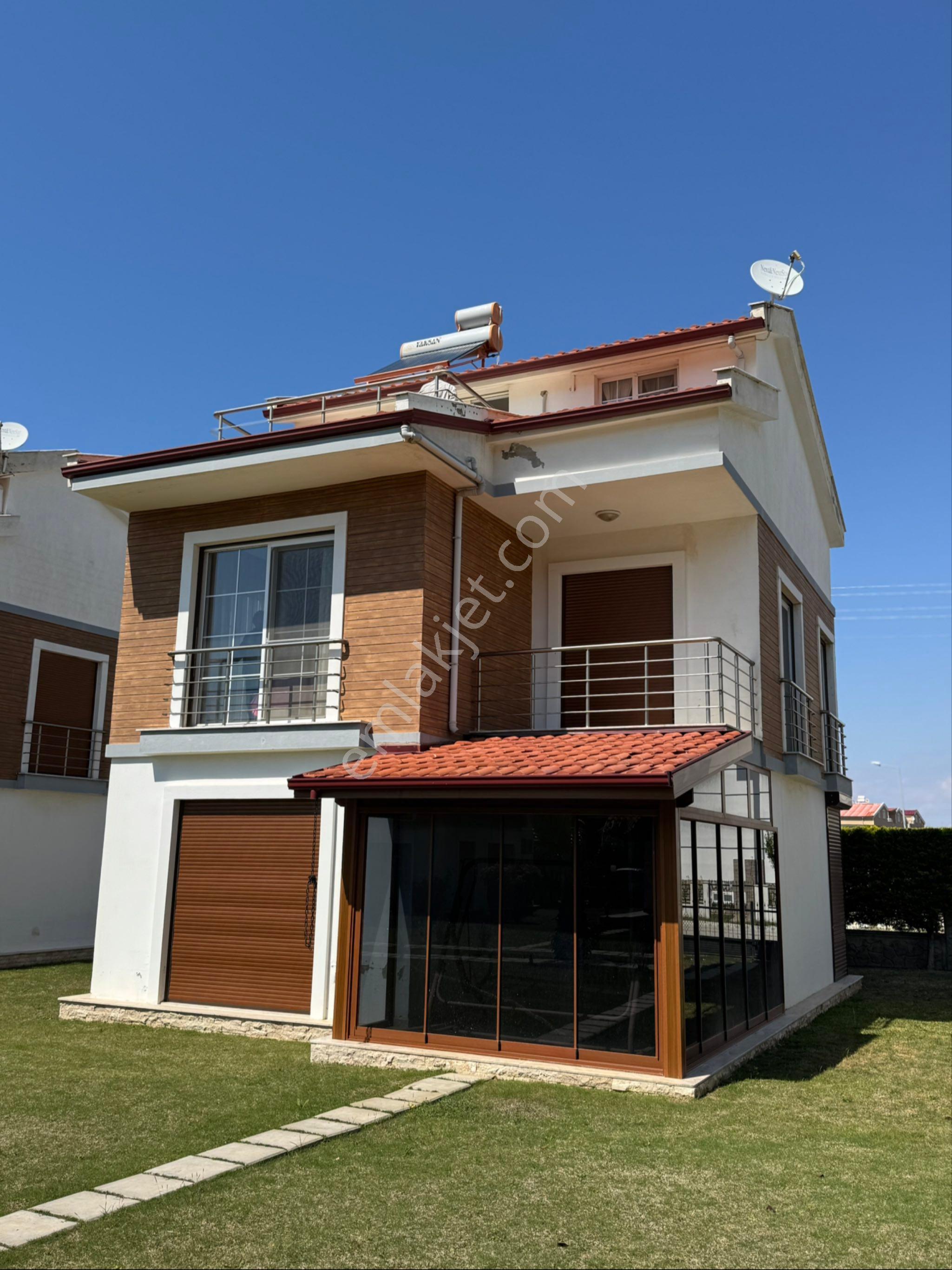 Denize Yakın Havuzlu Sitede Geniş Bahçeli 4+1 Müstakil Villa - Görsel 6