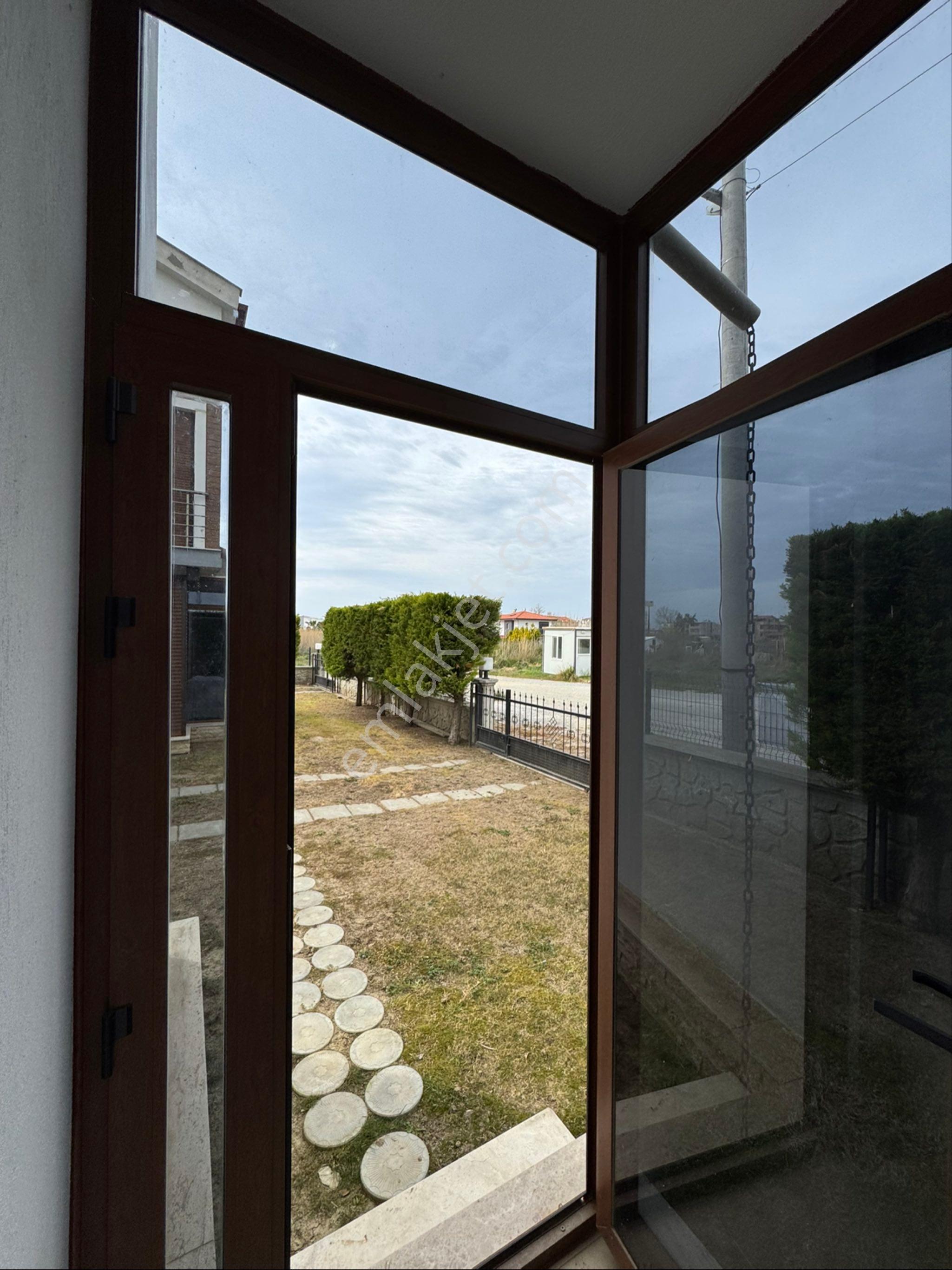 Denize Yakın Havuzlu Sitede Geniş Bahçeli 4+1 Müstakil Villa - Görsel 31