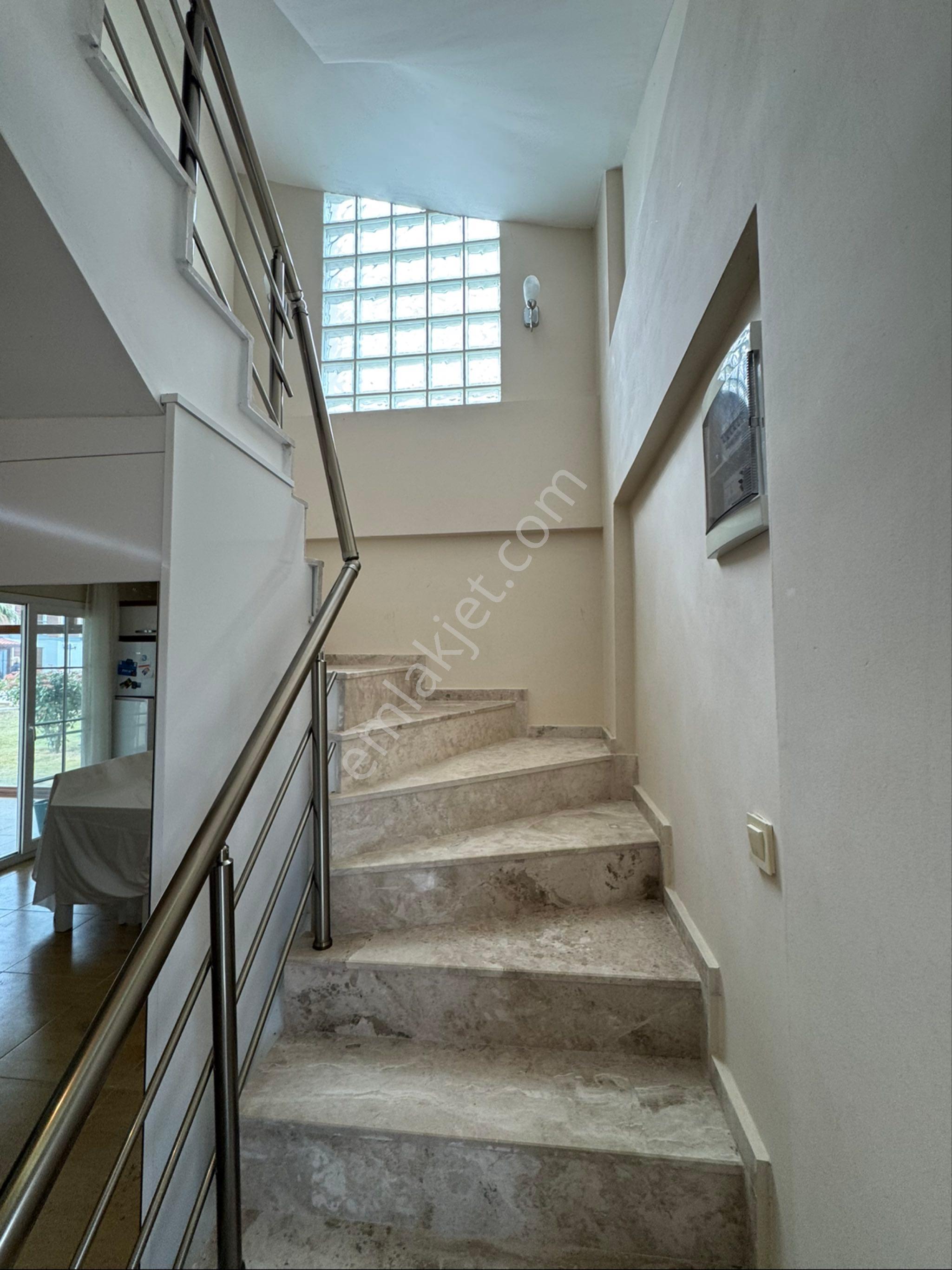 Denize Yakın Havuzlu Sitede Geniş Bahçeli 4+1 Müstakil Villa - Görsel 32